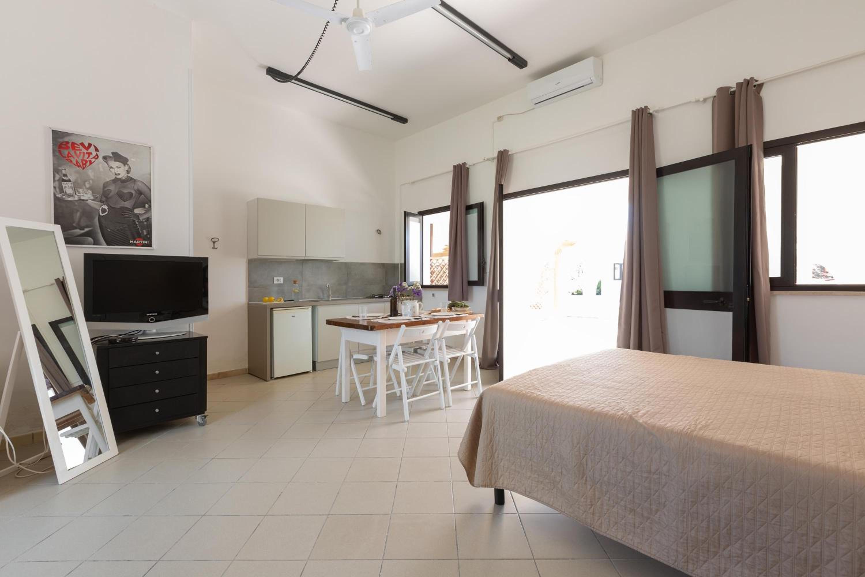 One-Bedroom House photo 1