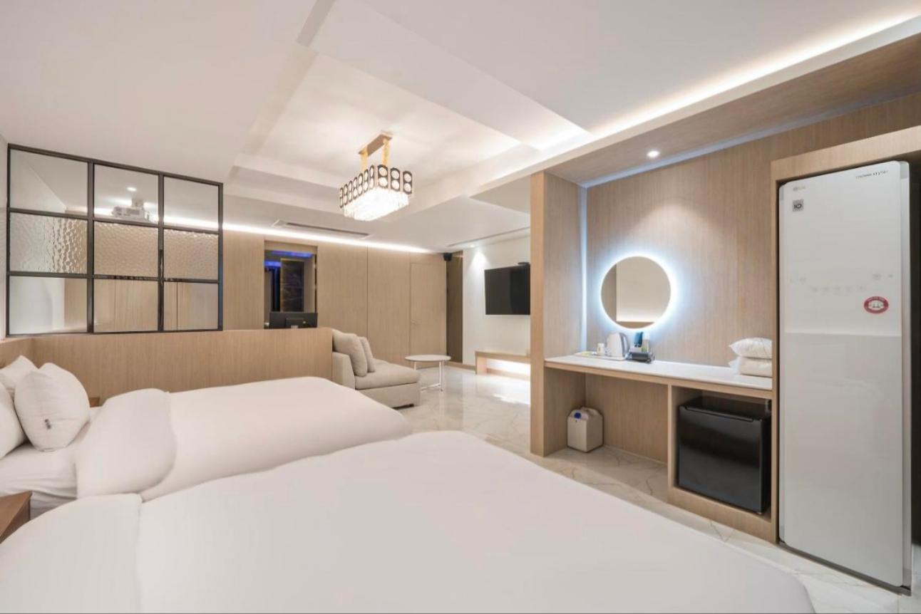 Suite - Photo 6