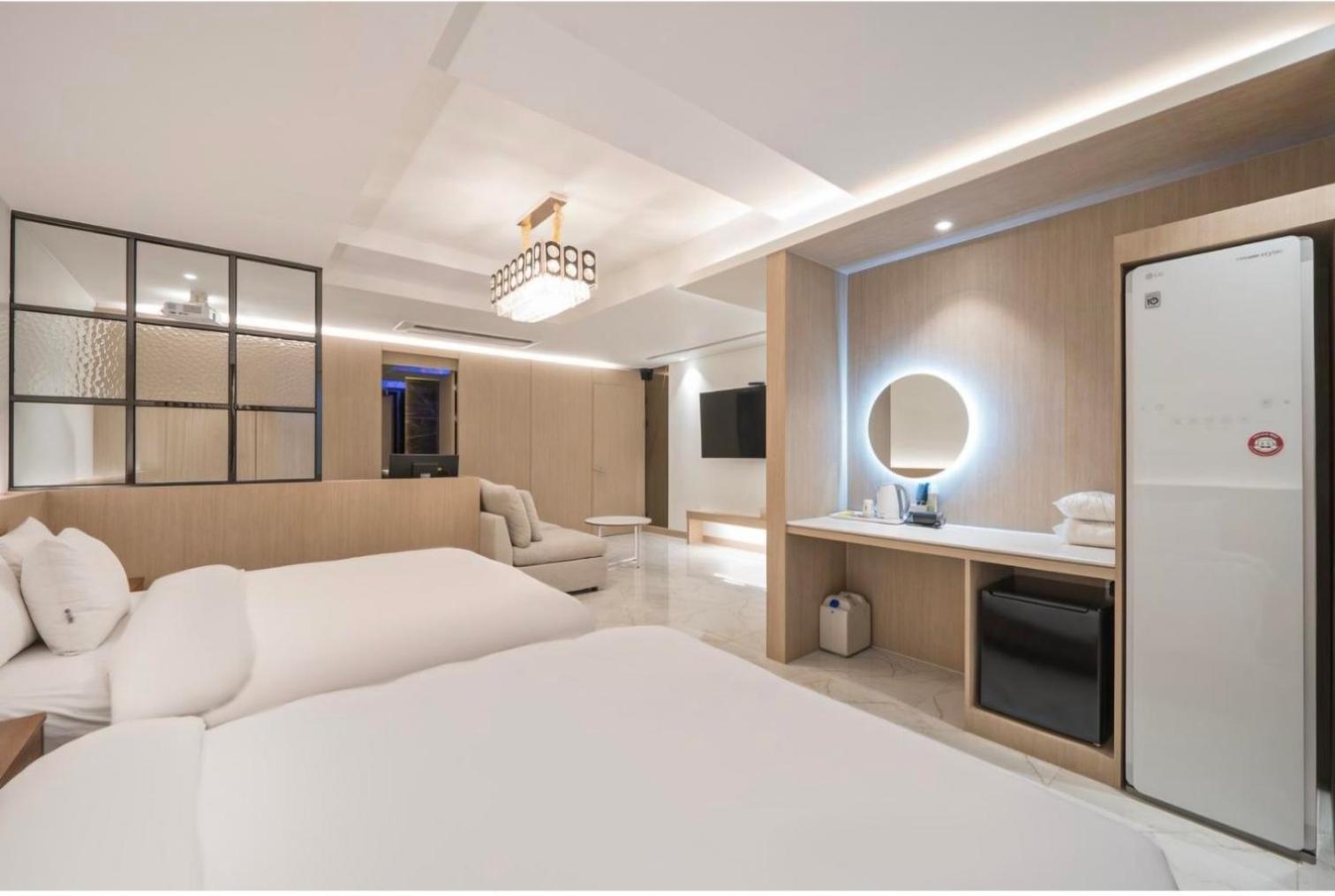 Suite - Photo 2