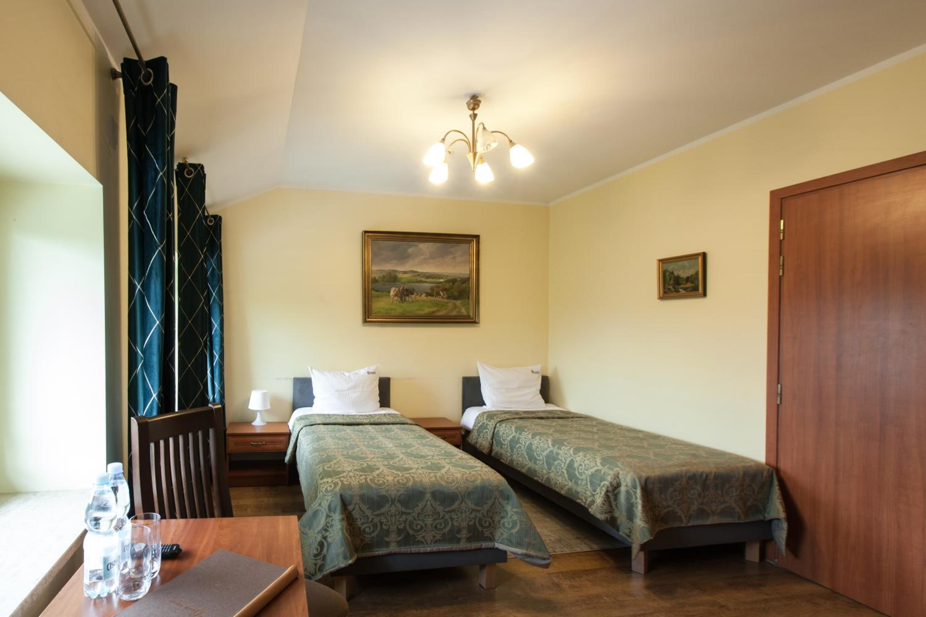Twin Room - Photo 3