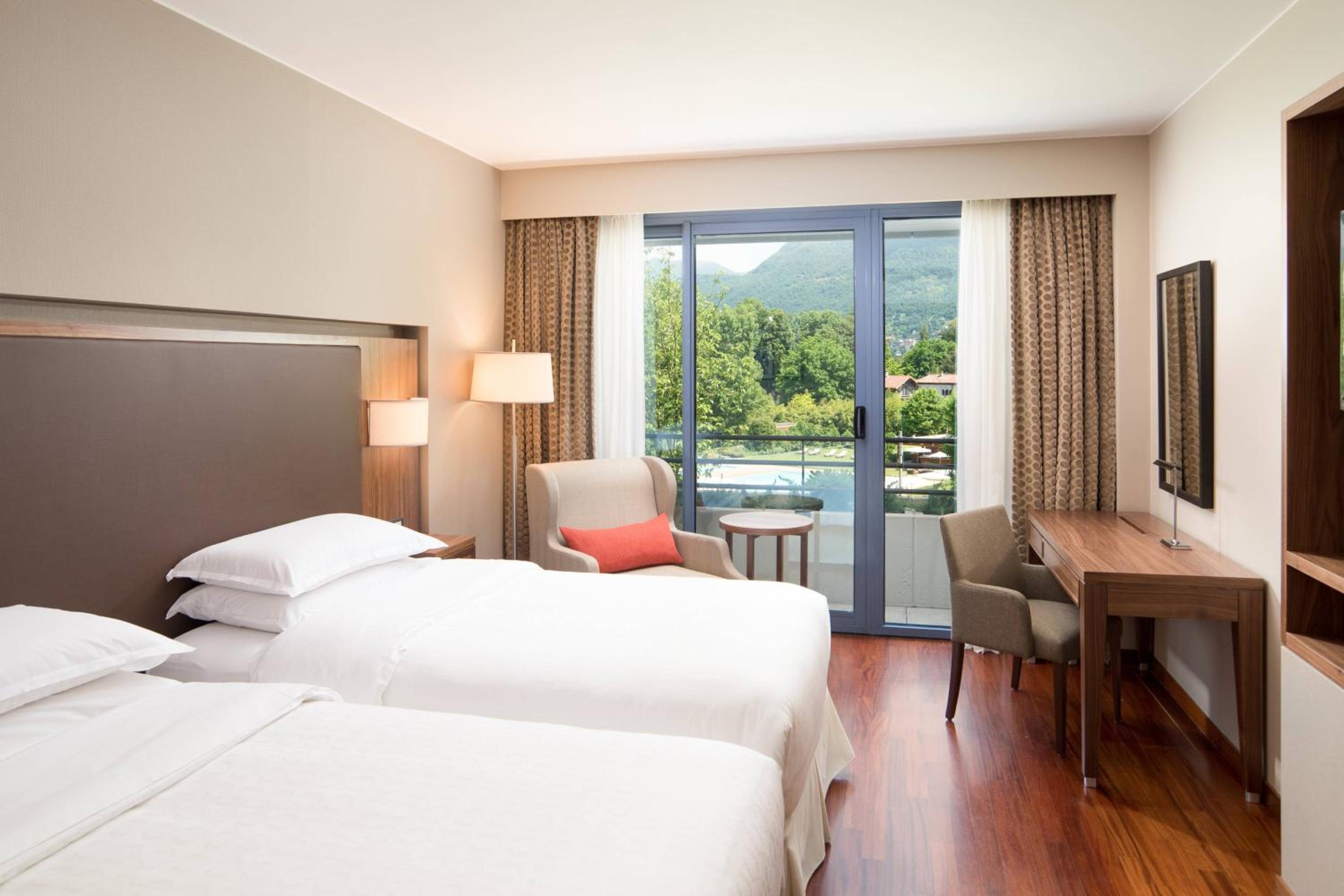 Deluxe Twin Room with Pool View - Photo 1
