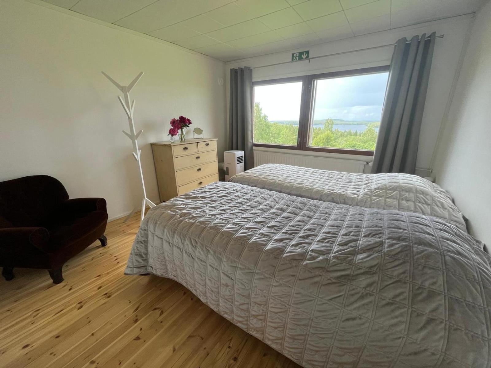 Double Room with Shared Bathroom photo 2