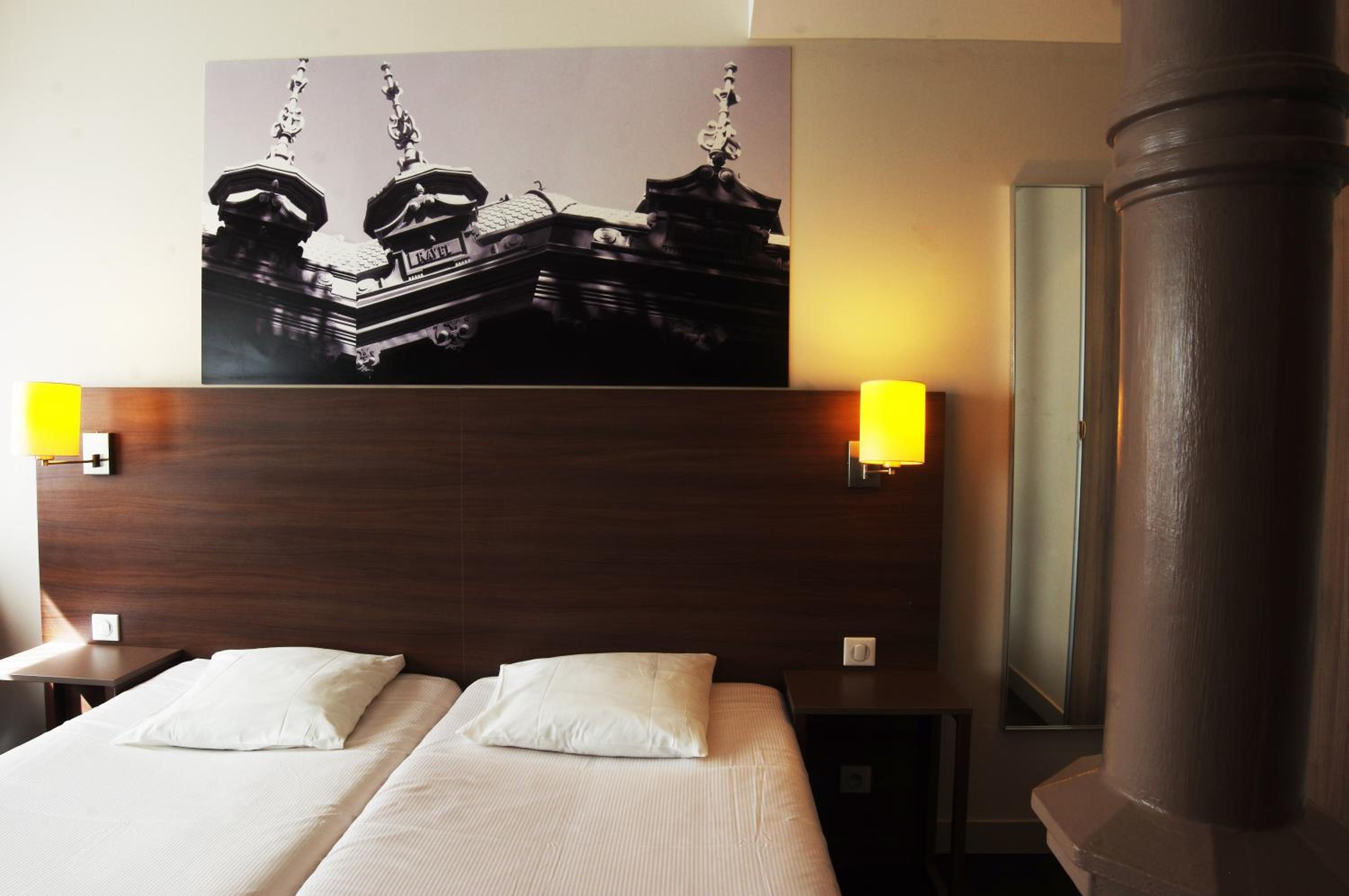Twin Room - Non Smoking - Photo 1