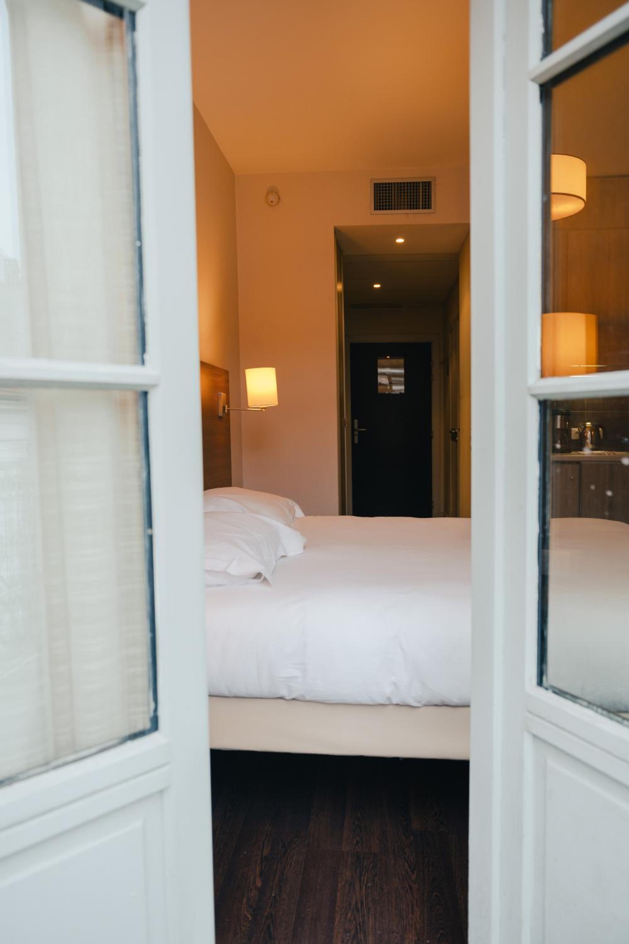 Twin Room - Non Smoking - Photo 8