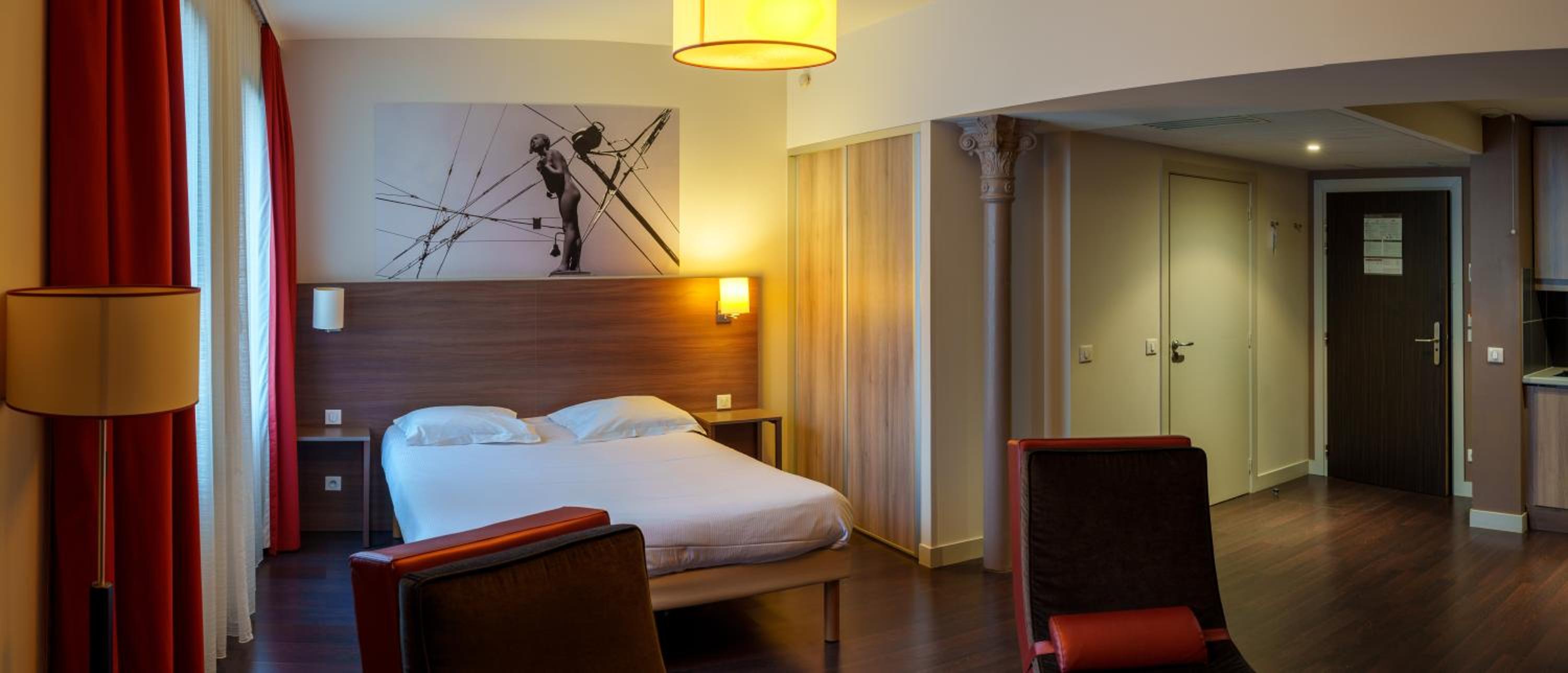 Queen Room - Non Smoking - Photo 9
