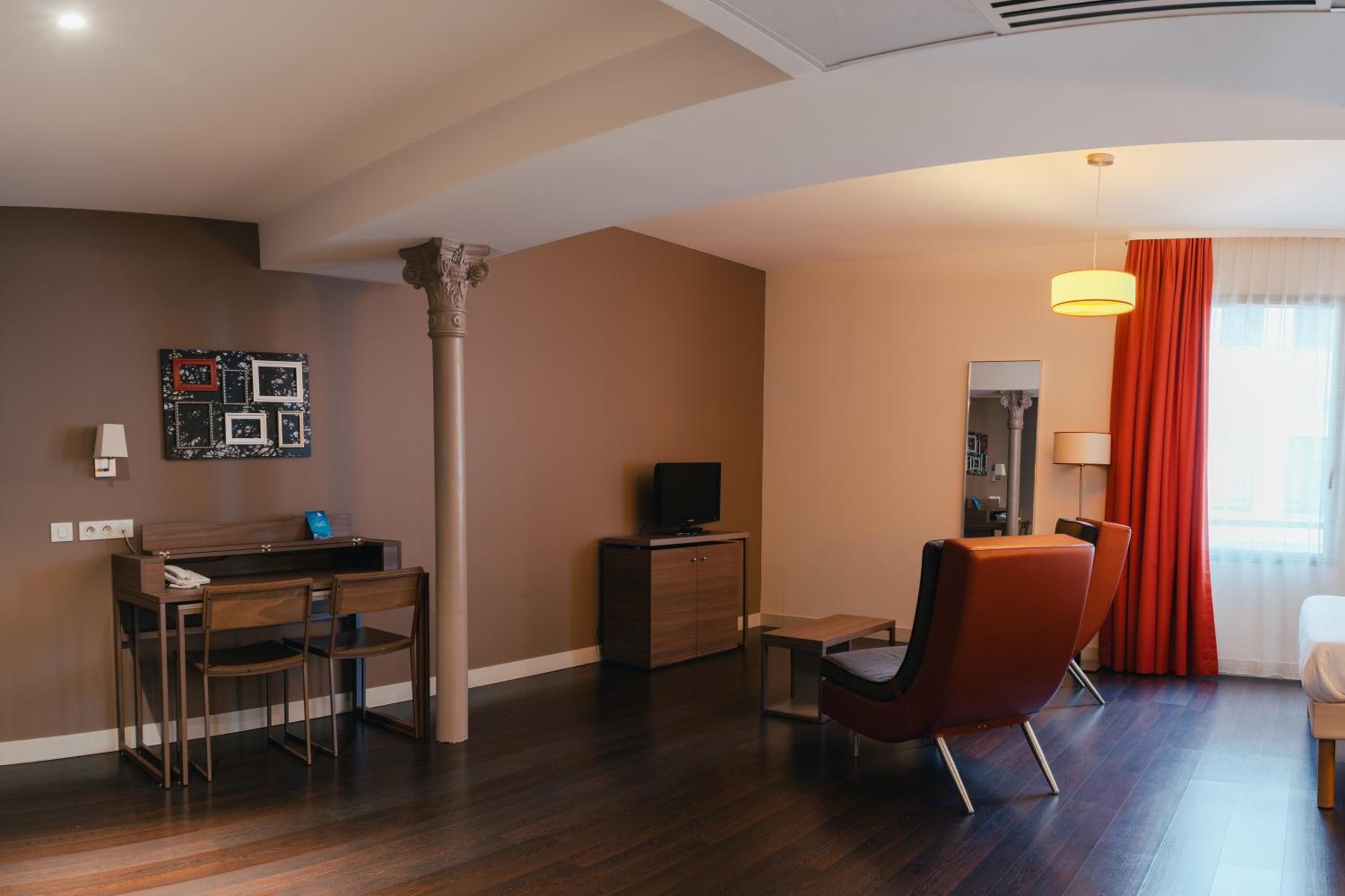 Queen Room - Non Smoking - Photo 2
