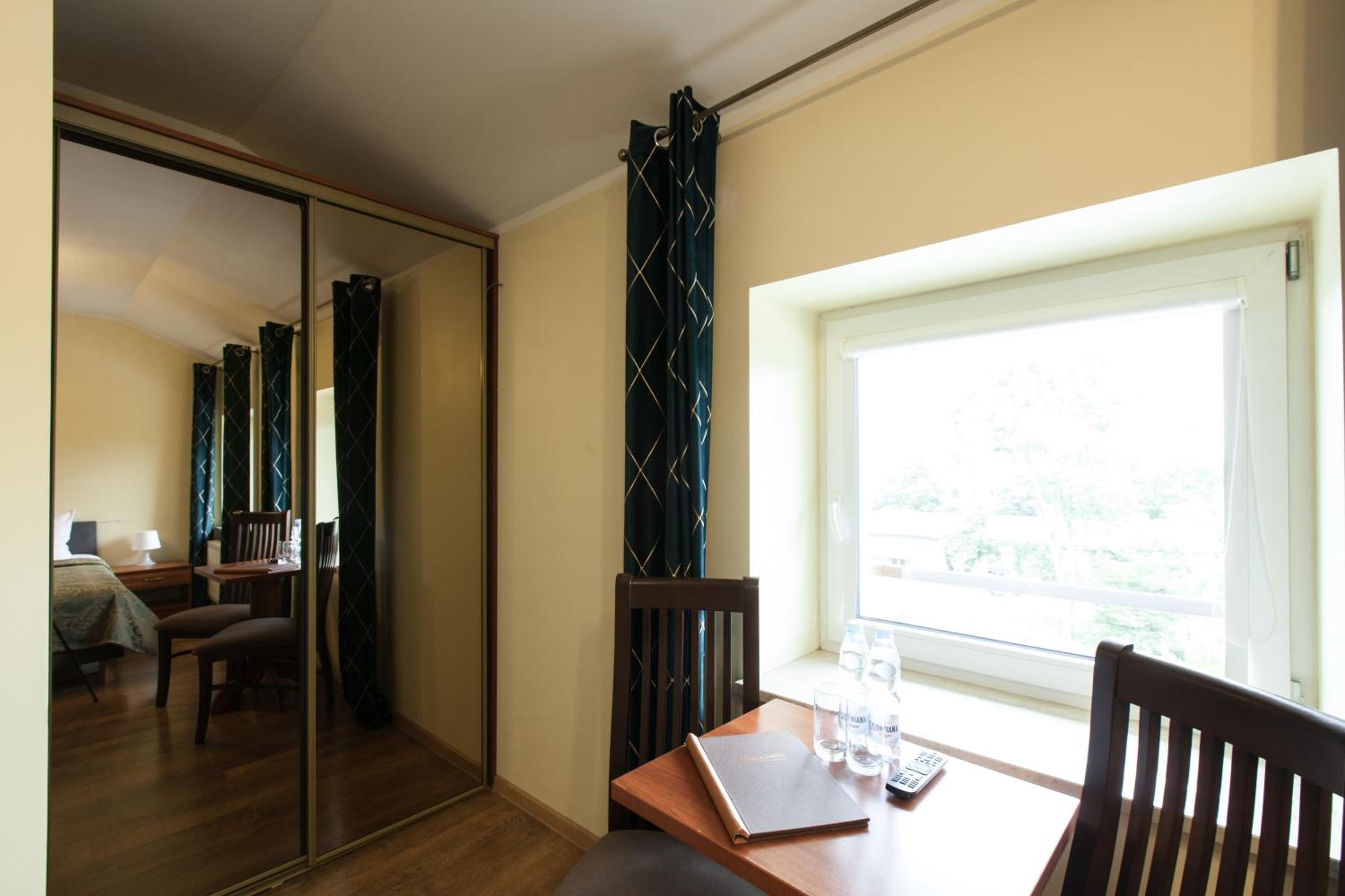 Twin Room - Photo 5
