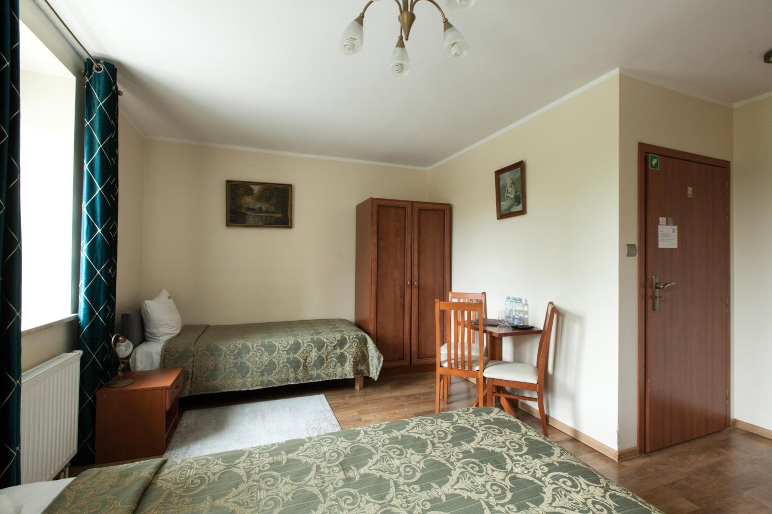 Twin Room - Photo 6