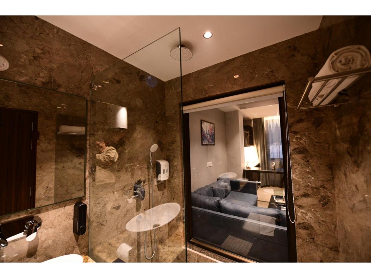 Family Suite - Photo 9