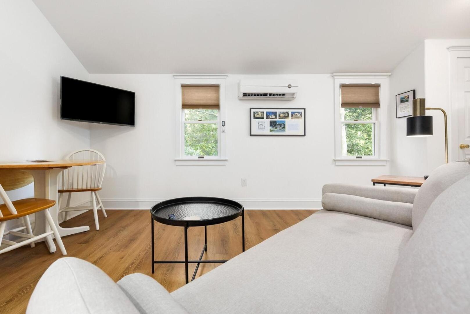 Studio Apartment photo 1