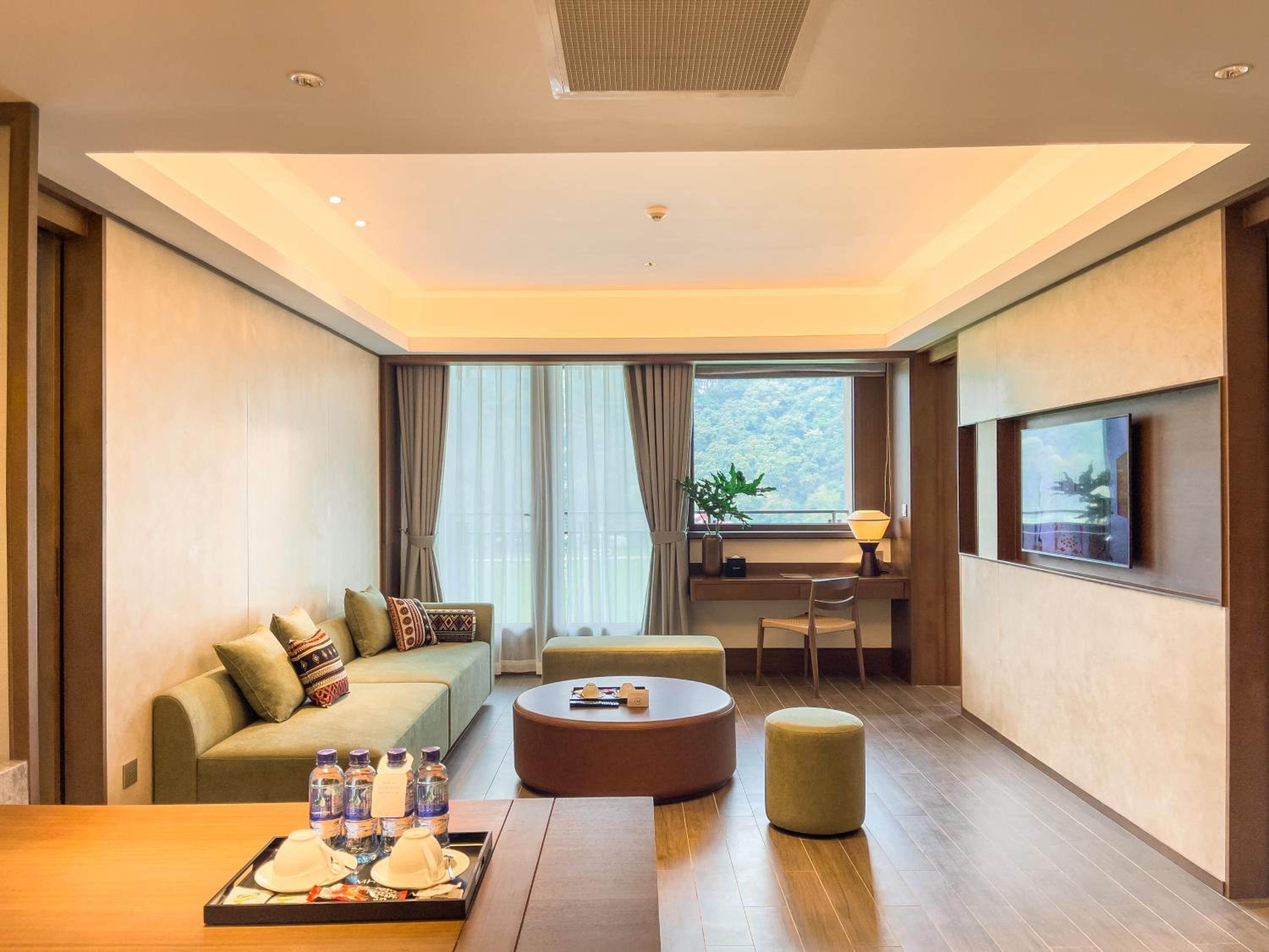 Suite with Mountain View - Photo 4