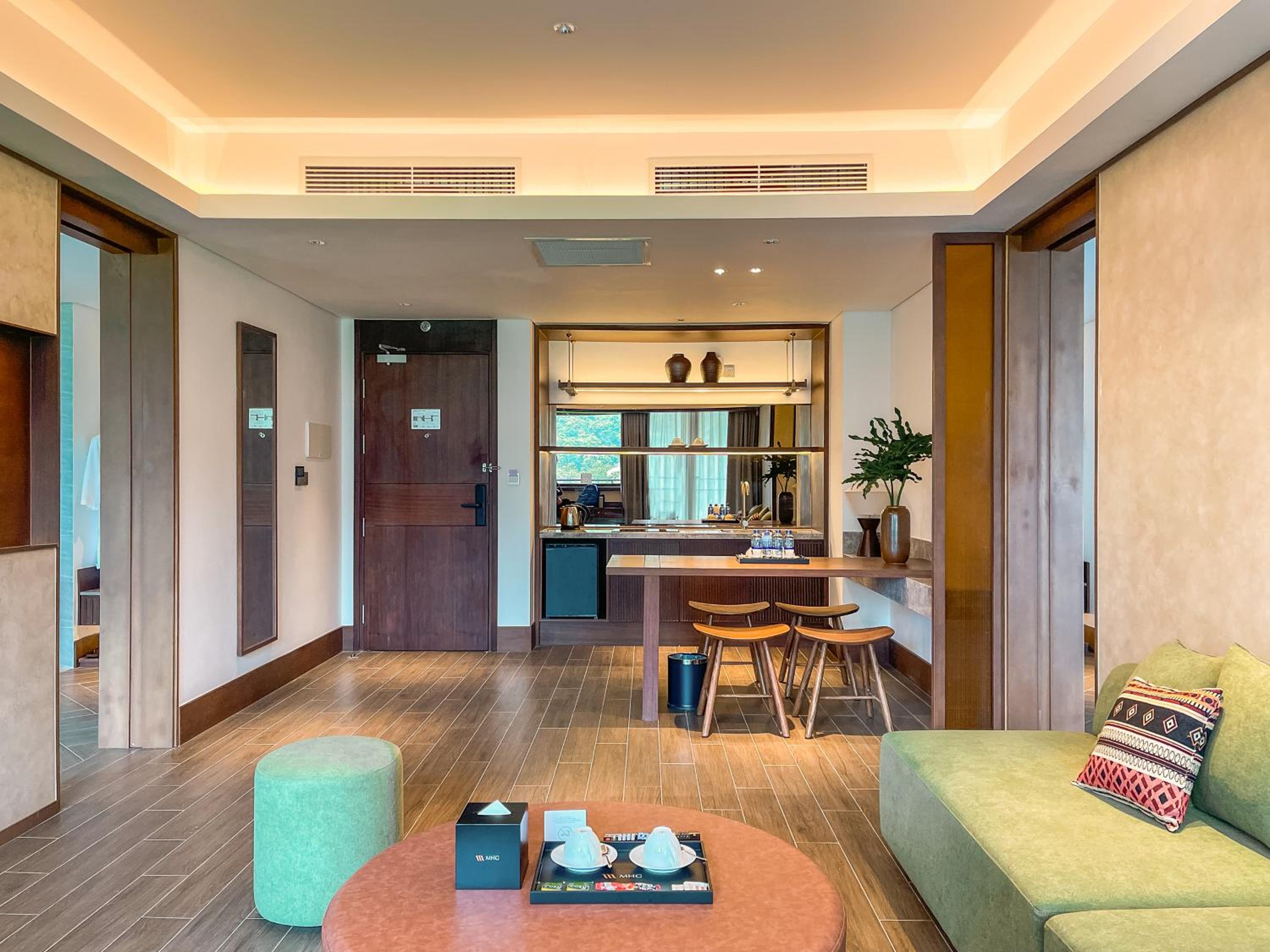 Suite with Mountain View - Photo 3