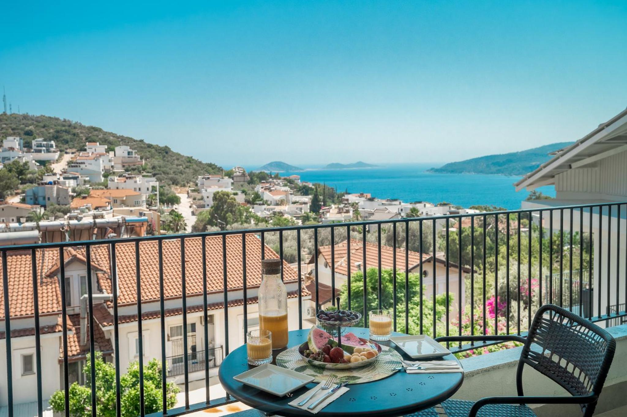 Deluxe Double Room with Sea View - Photo 4