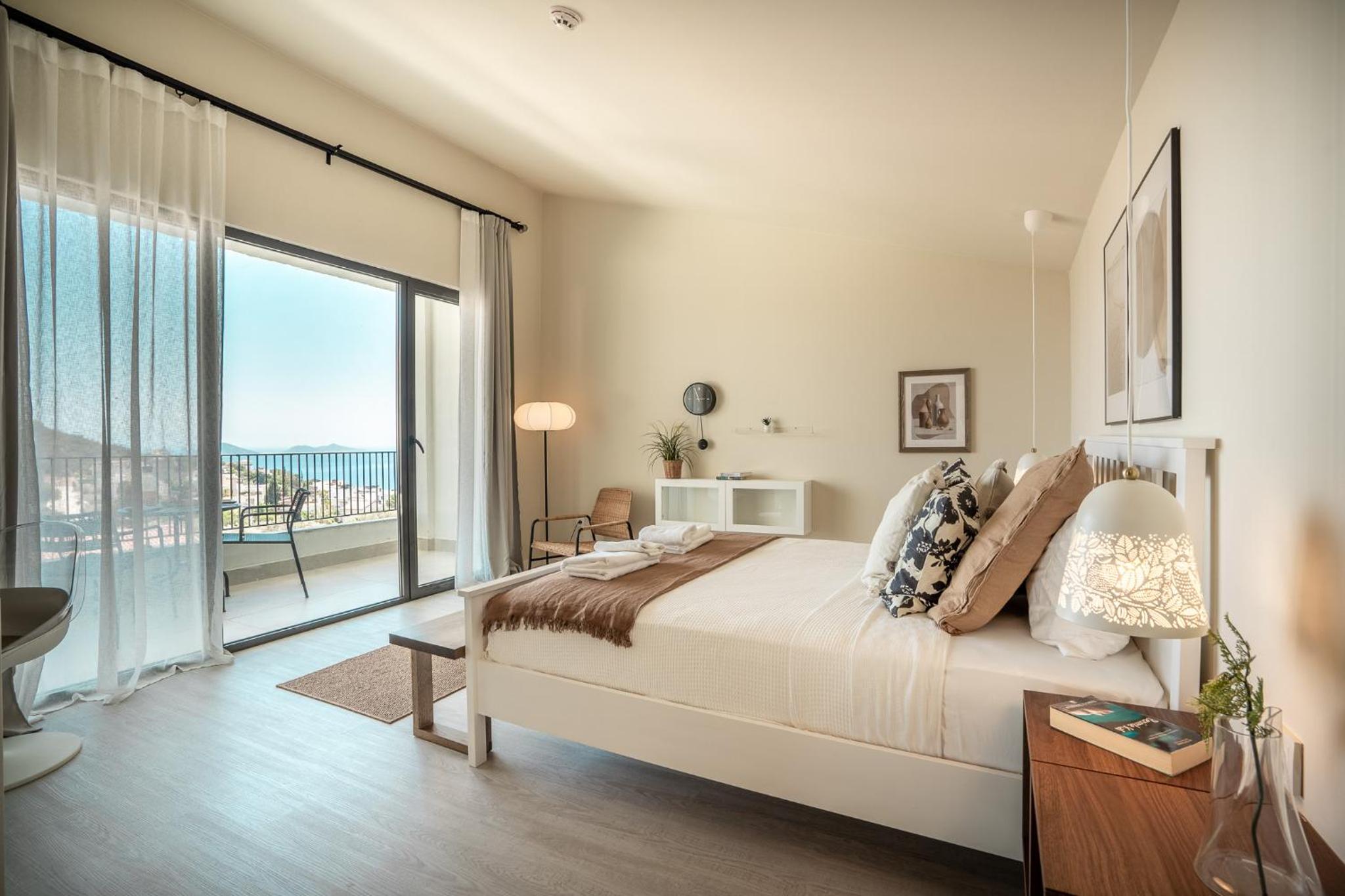 Deluxe Double Room with Sea View - Photo 5