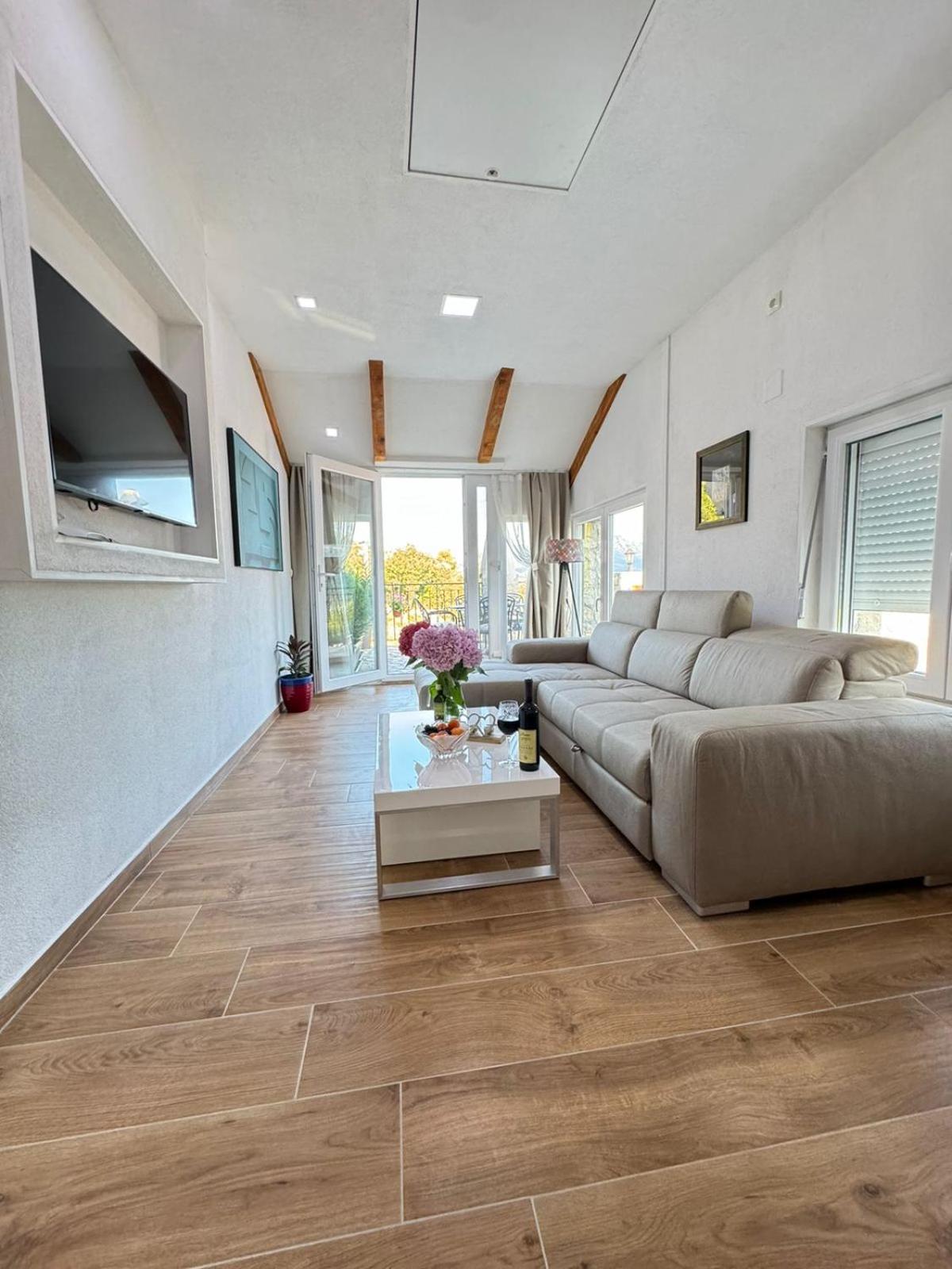 One-Bedroom Apartment with Balcony and Mountain View