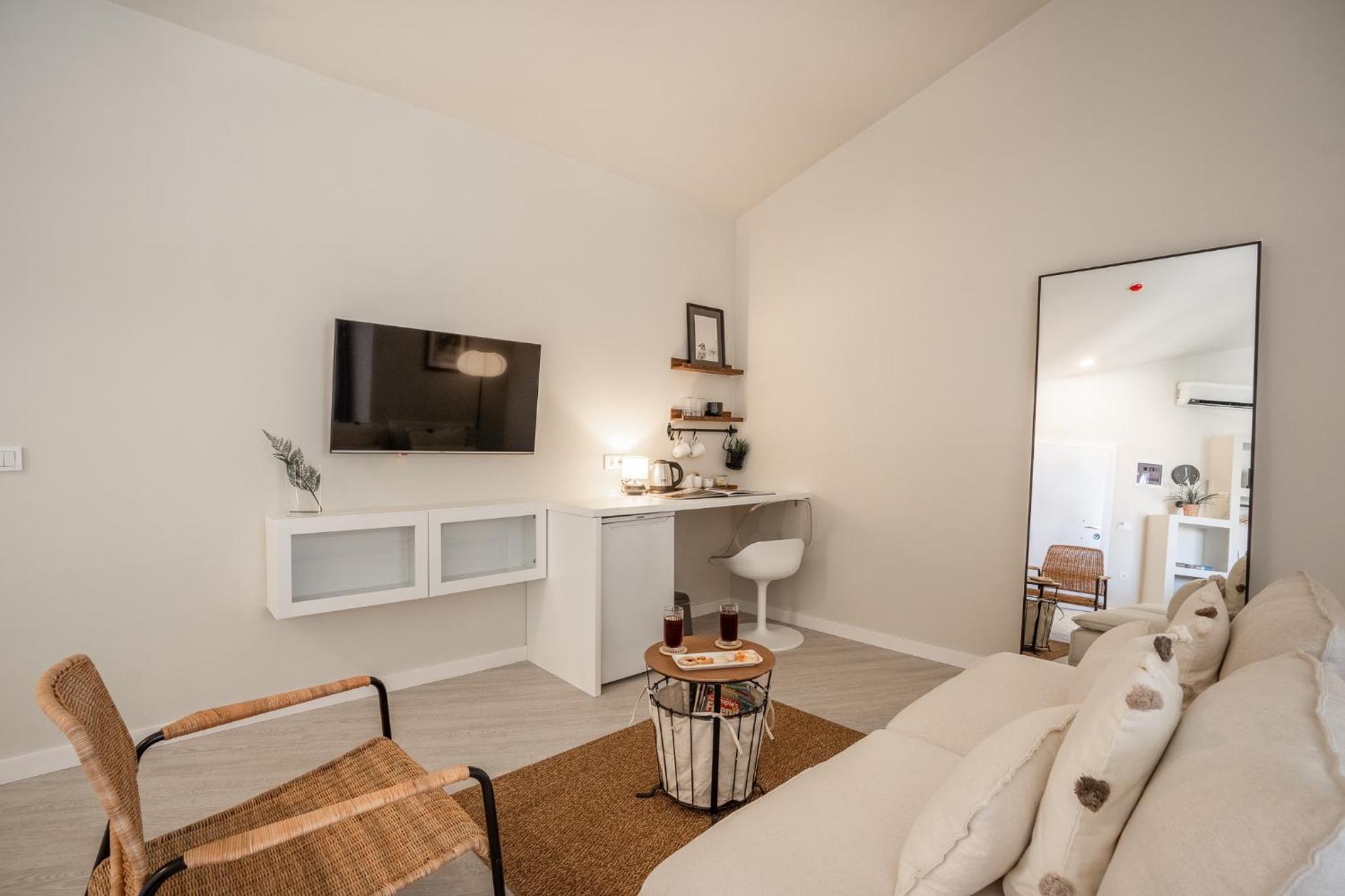 King Suite with Pool View - Photo 8