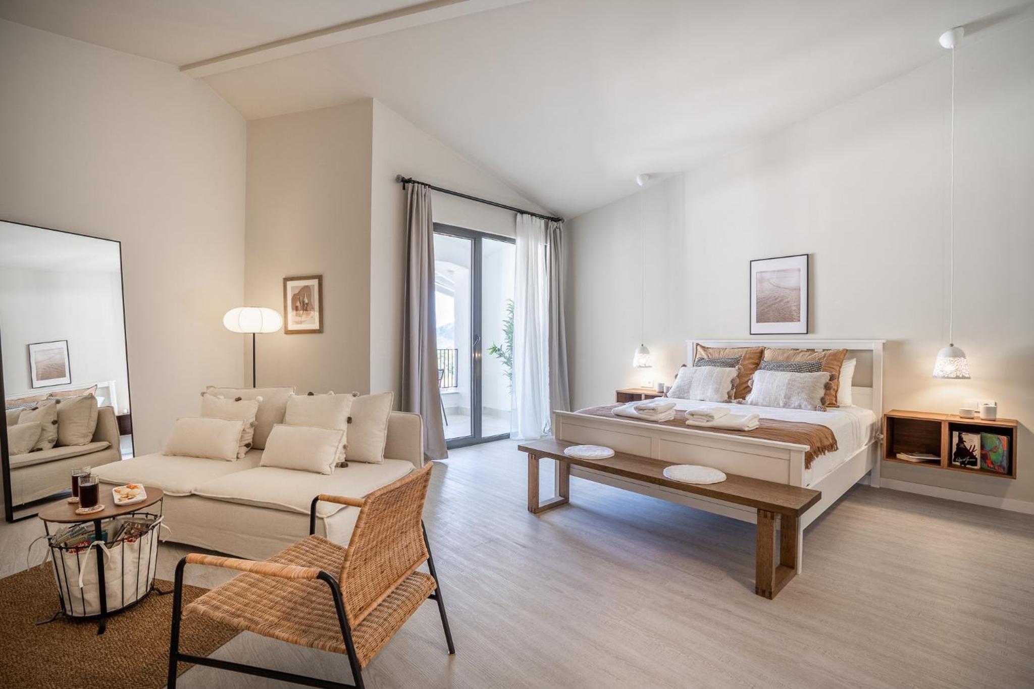 King Suite with Pool View - Photo 6