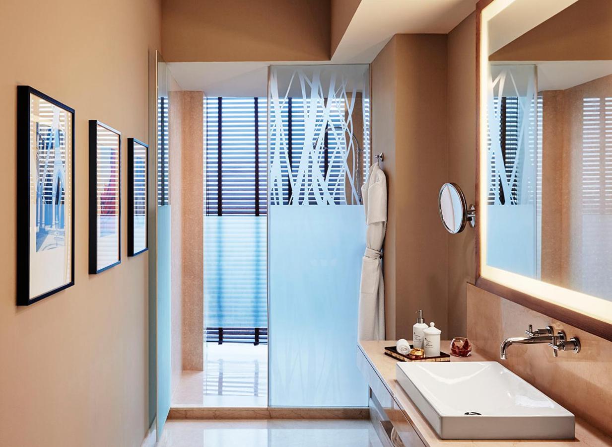 Taj Club Room King Bed-Lounge Access & 2 way Airport Transfers photo 3