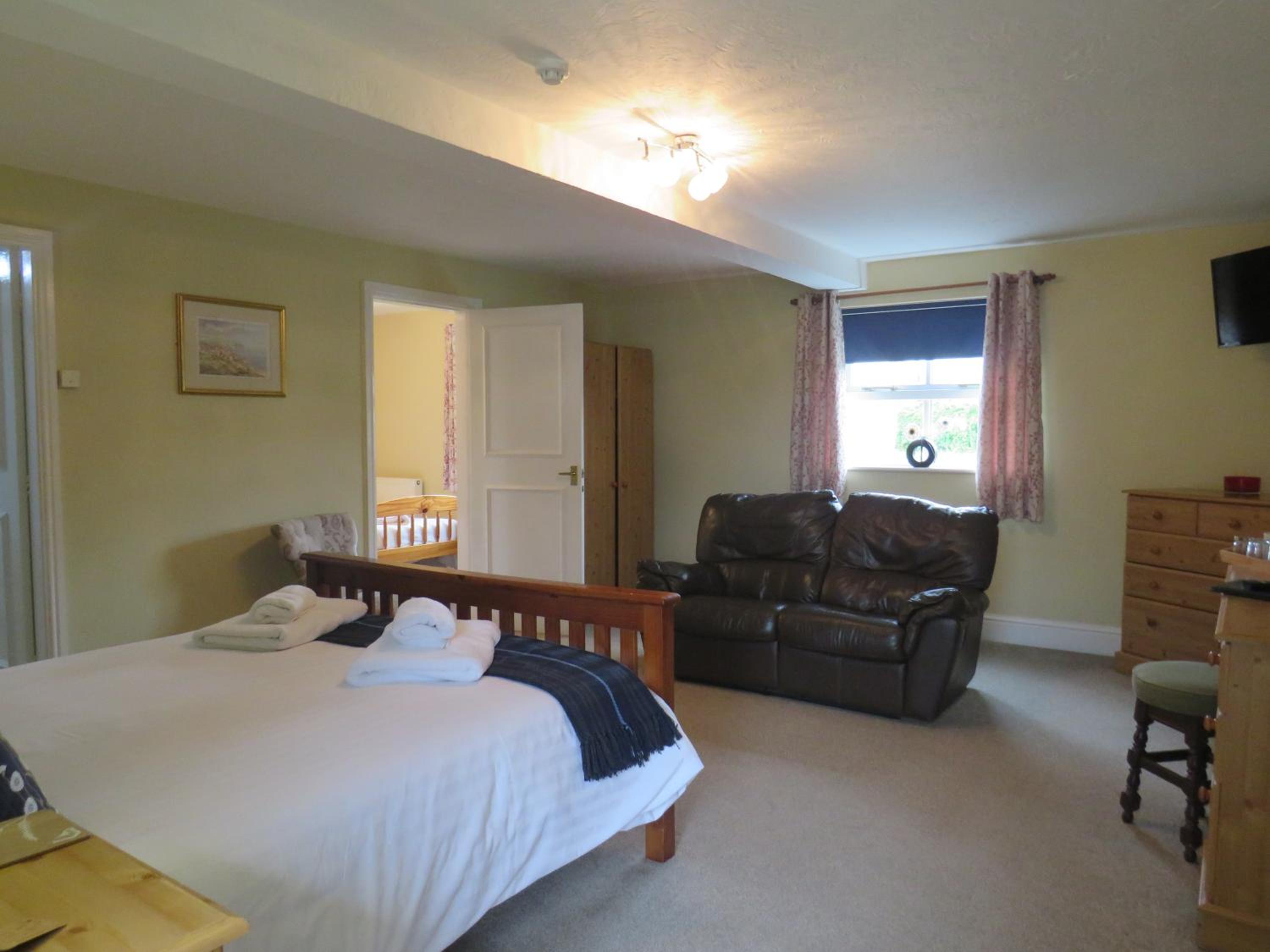 Family Room (2 Adults + 2 Children) photo 3