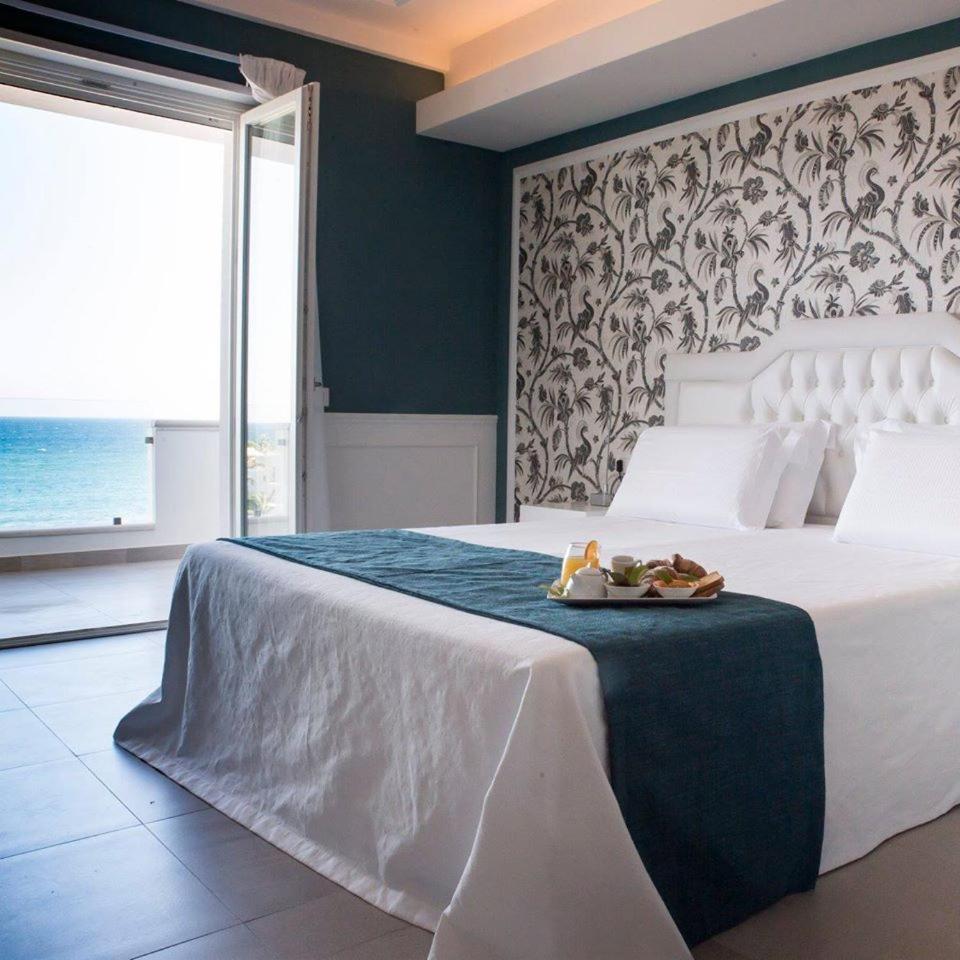 Deluxe Suite with Sea View