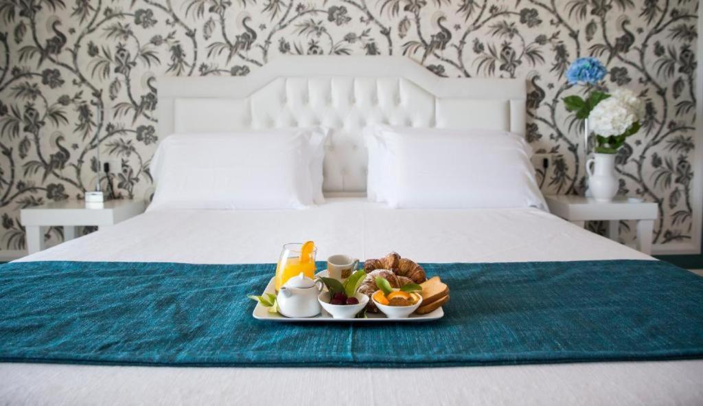 Deluxe Suite with Sea View