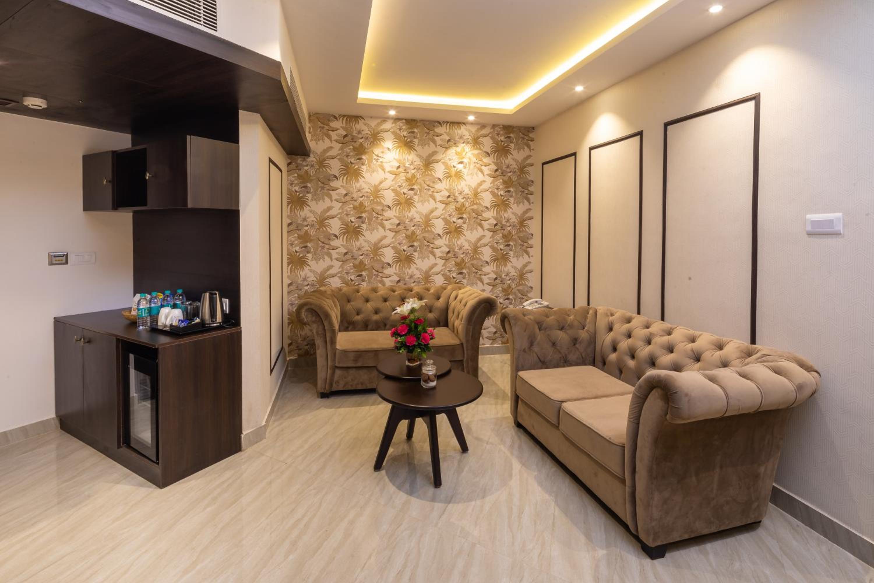 Executive Suite - Photo 3