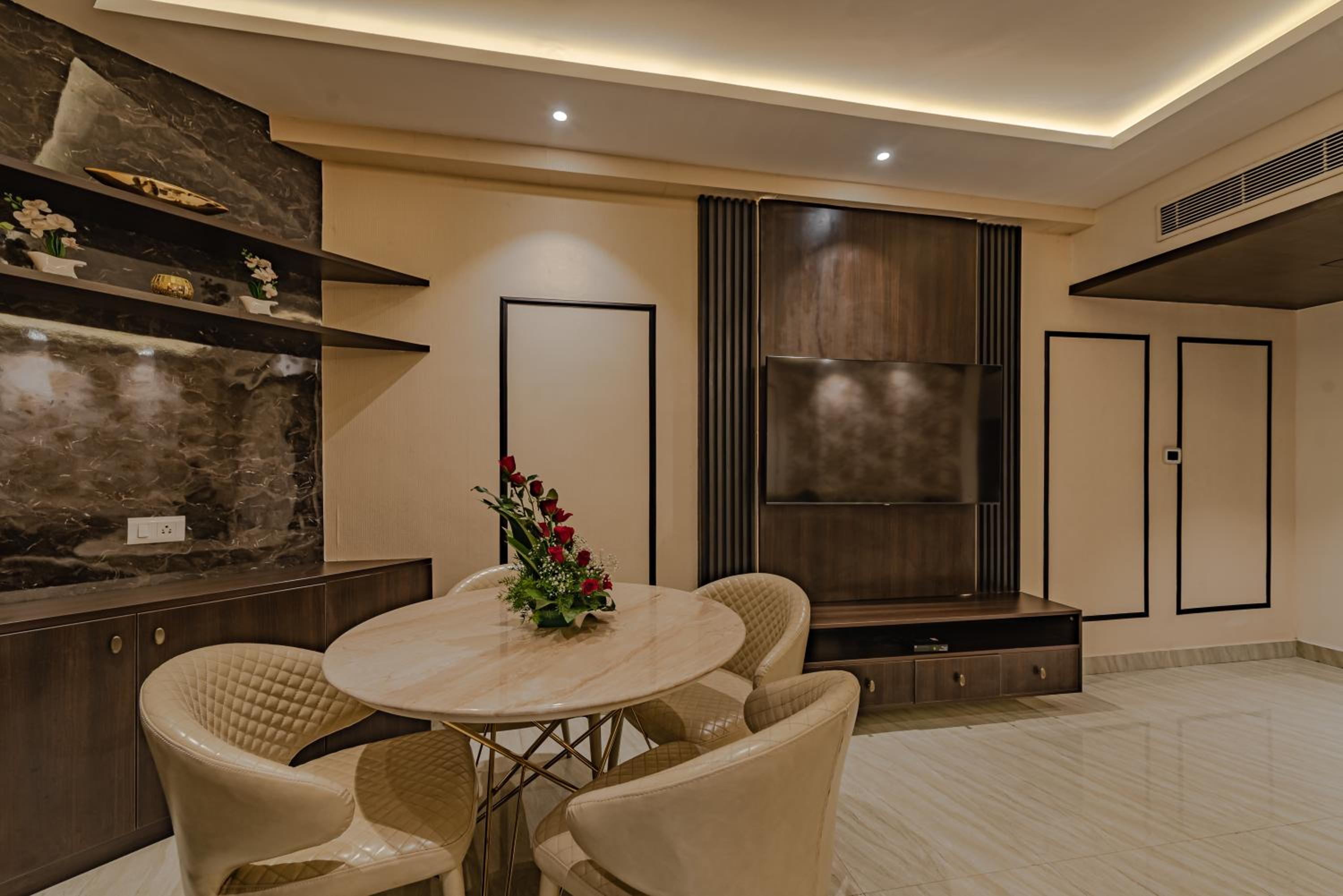Executive Suite - Photo 4