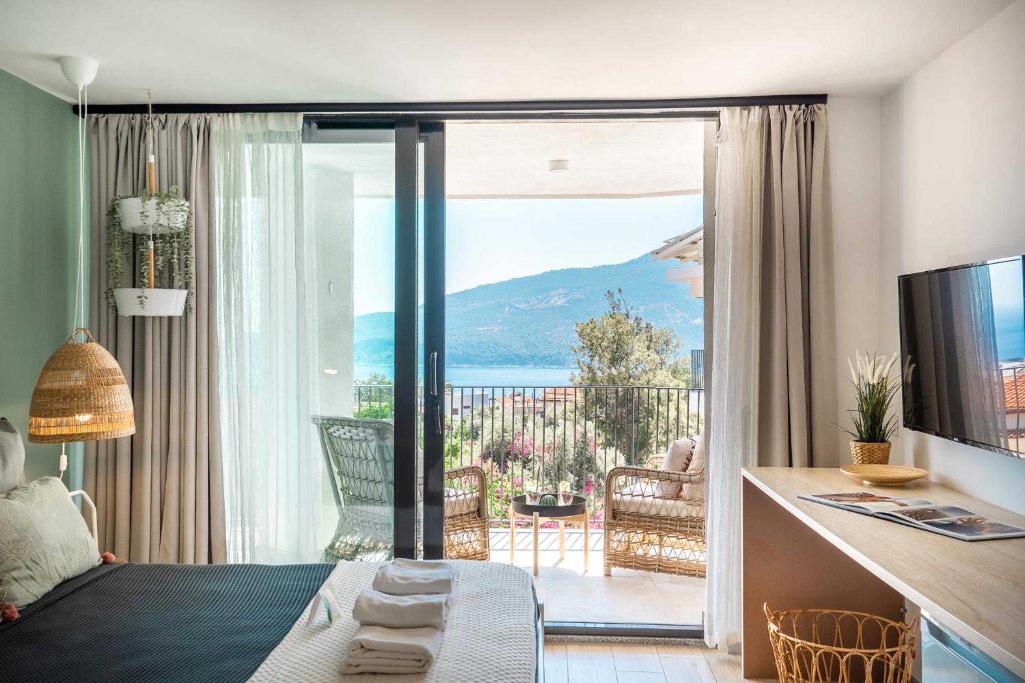Queen Room with Sea View - Photo 5