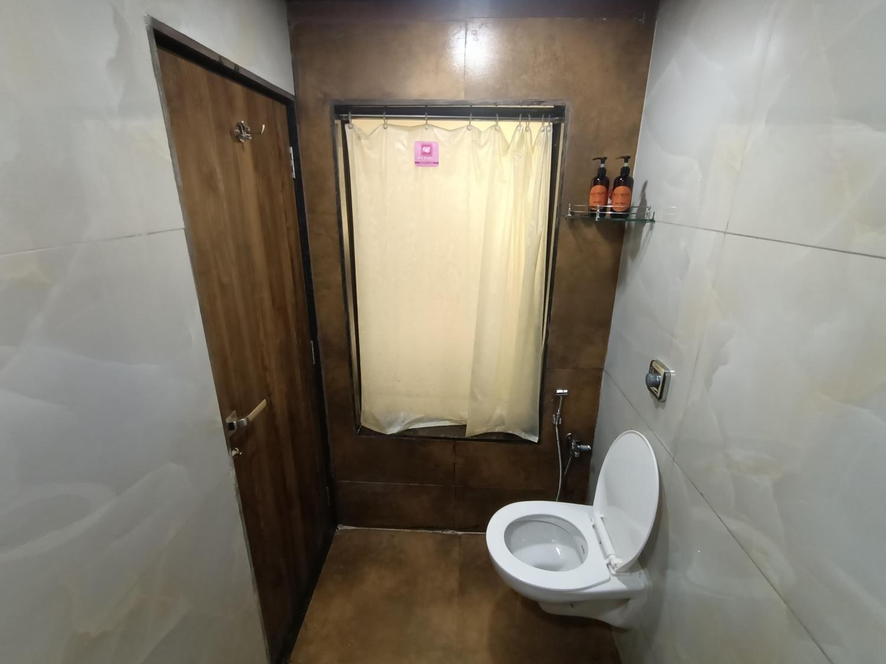 Deluxe Room - Photo 14
