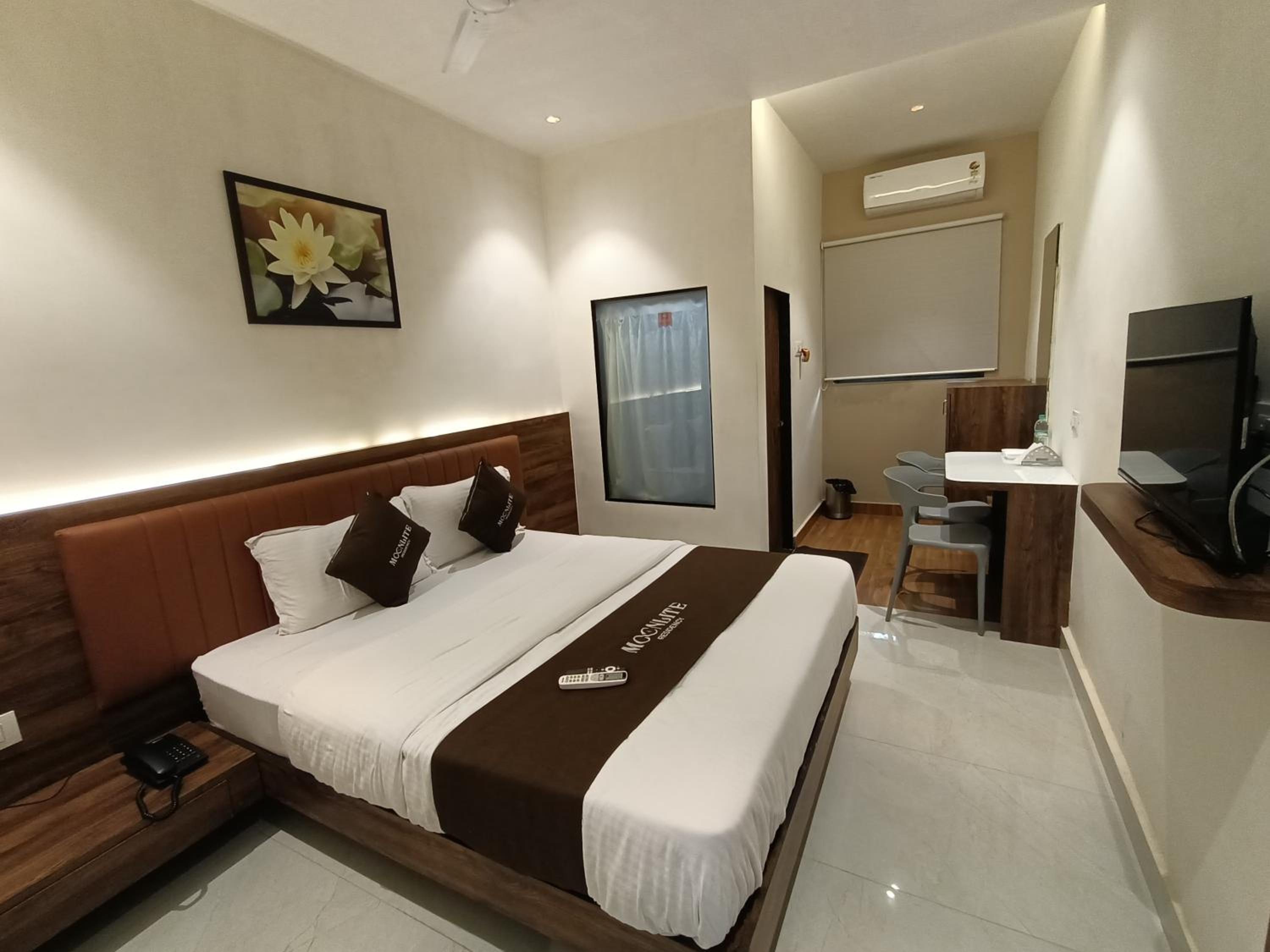 Deluxe Queen Room