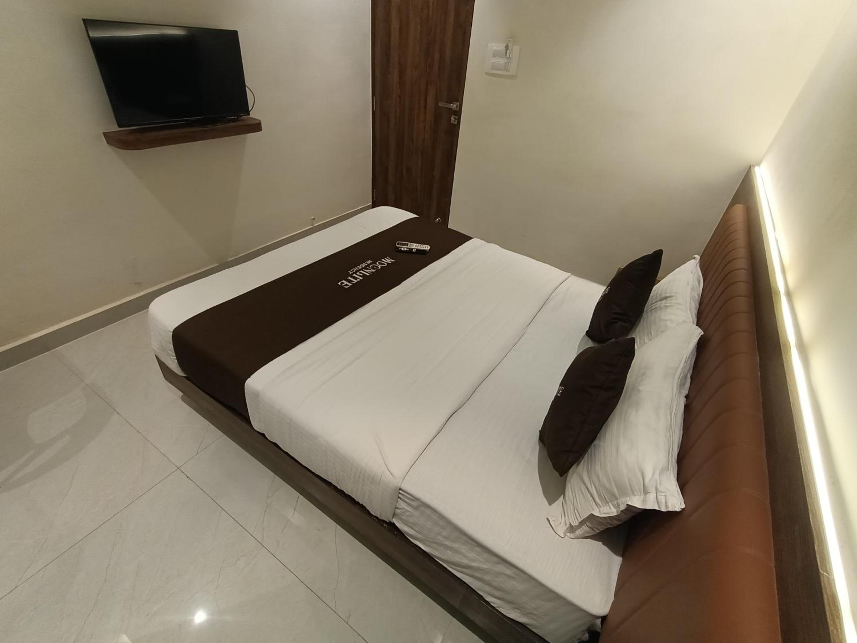 Deluxe Room - Photo 21