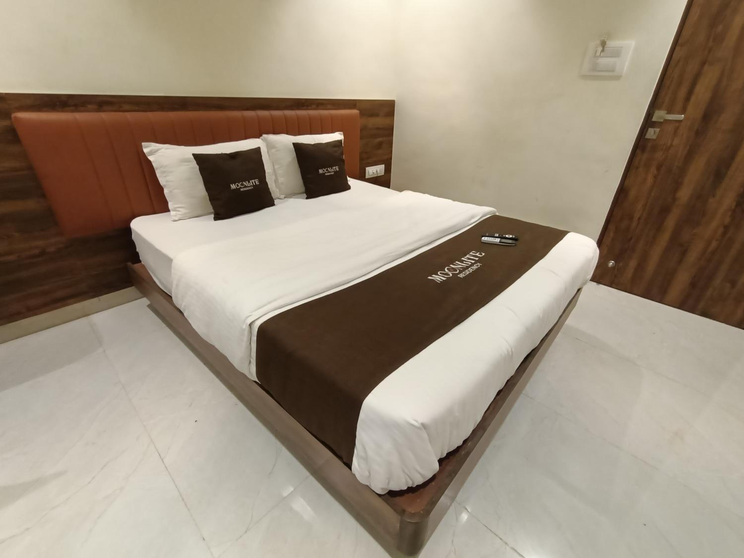 Deluxe Room - Photo 9