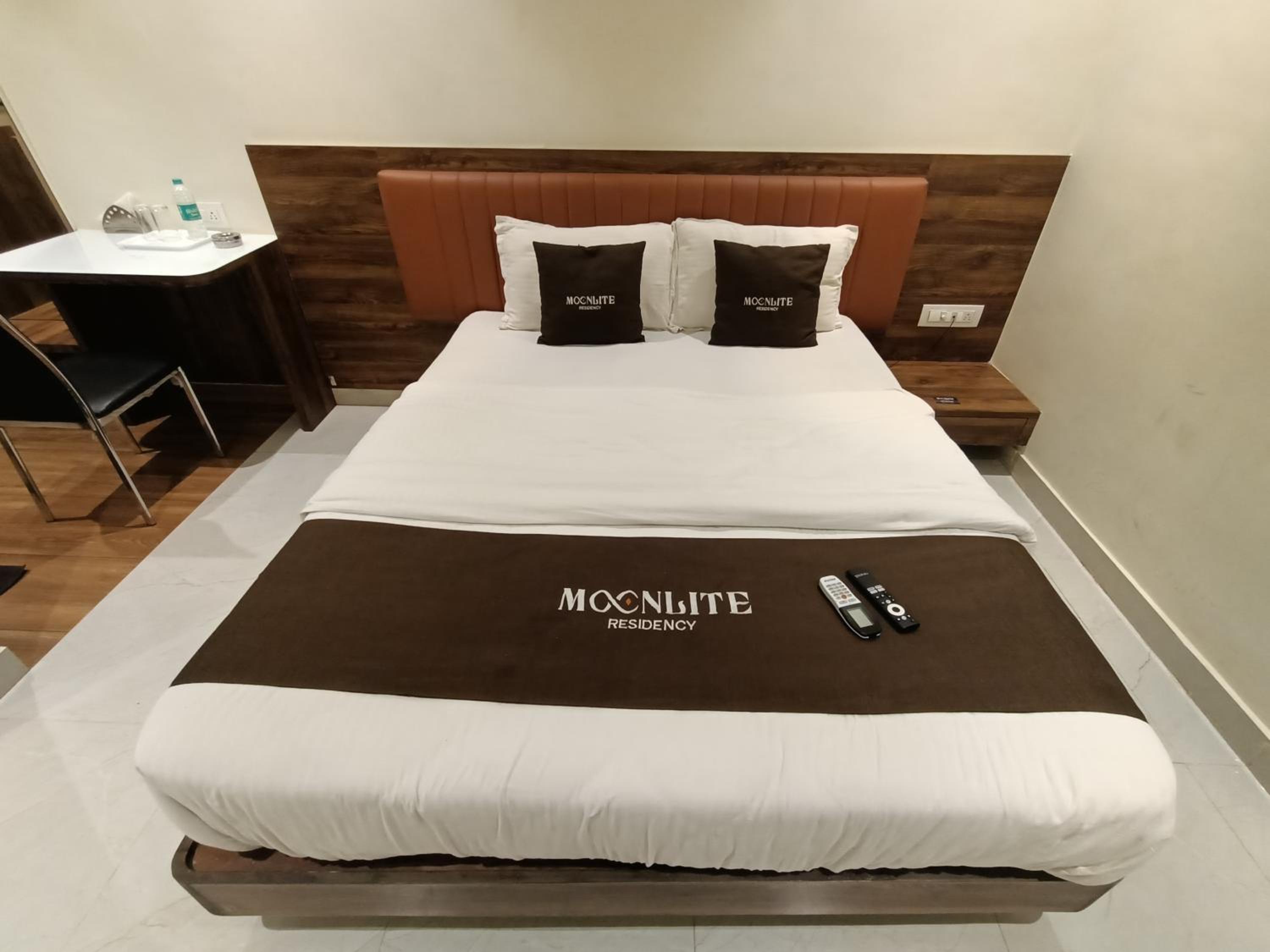 Deluxe Room - Photo 8