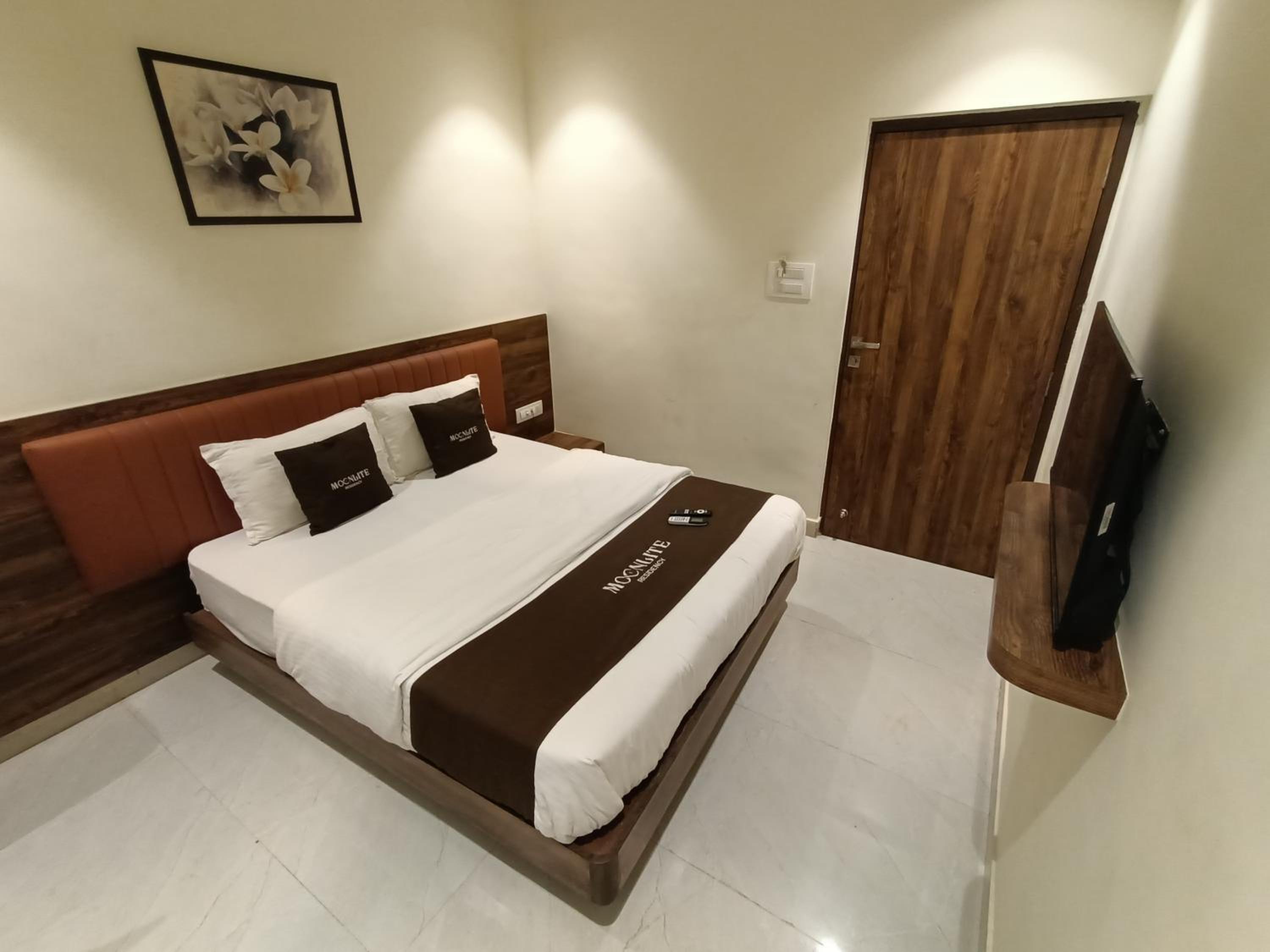 Deluxe Room - Photo 7