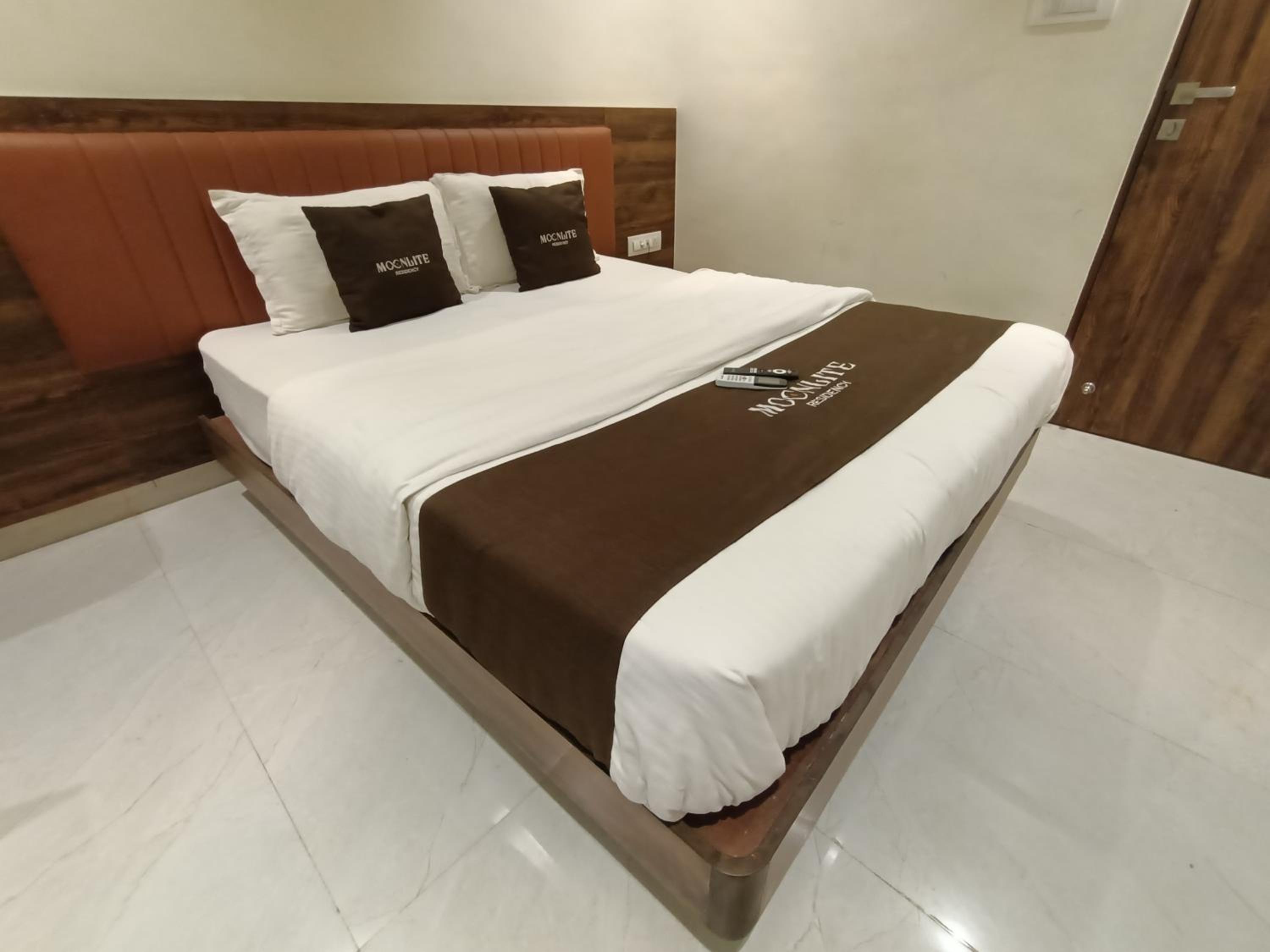 Deluxe Room - Photo 2