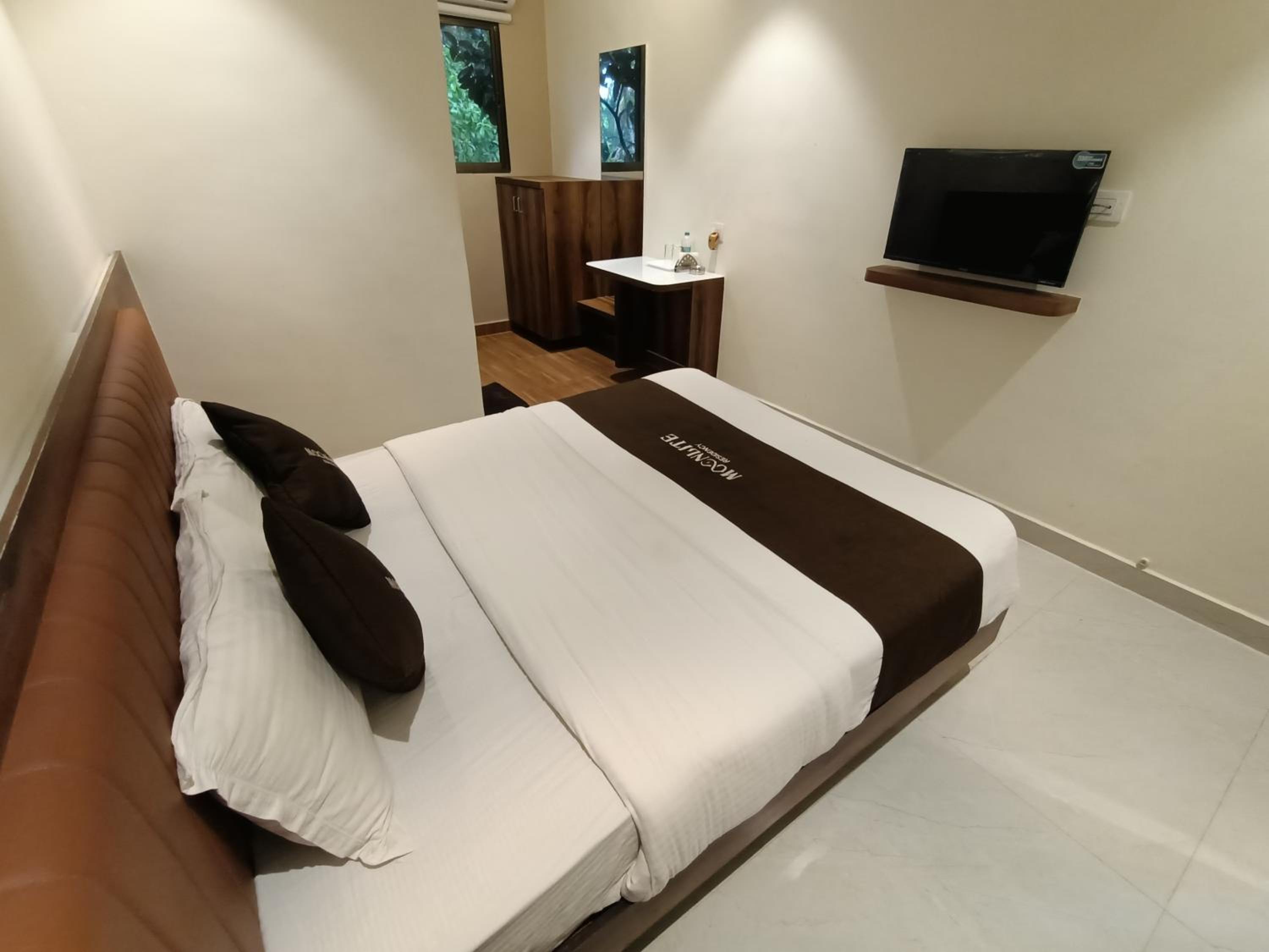 Deluxe Room - Photo 23