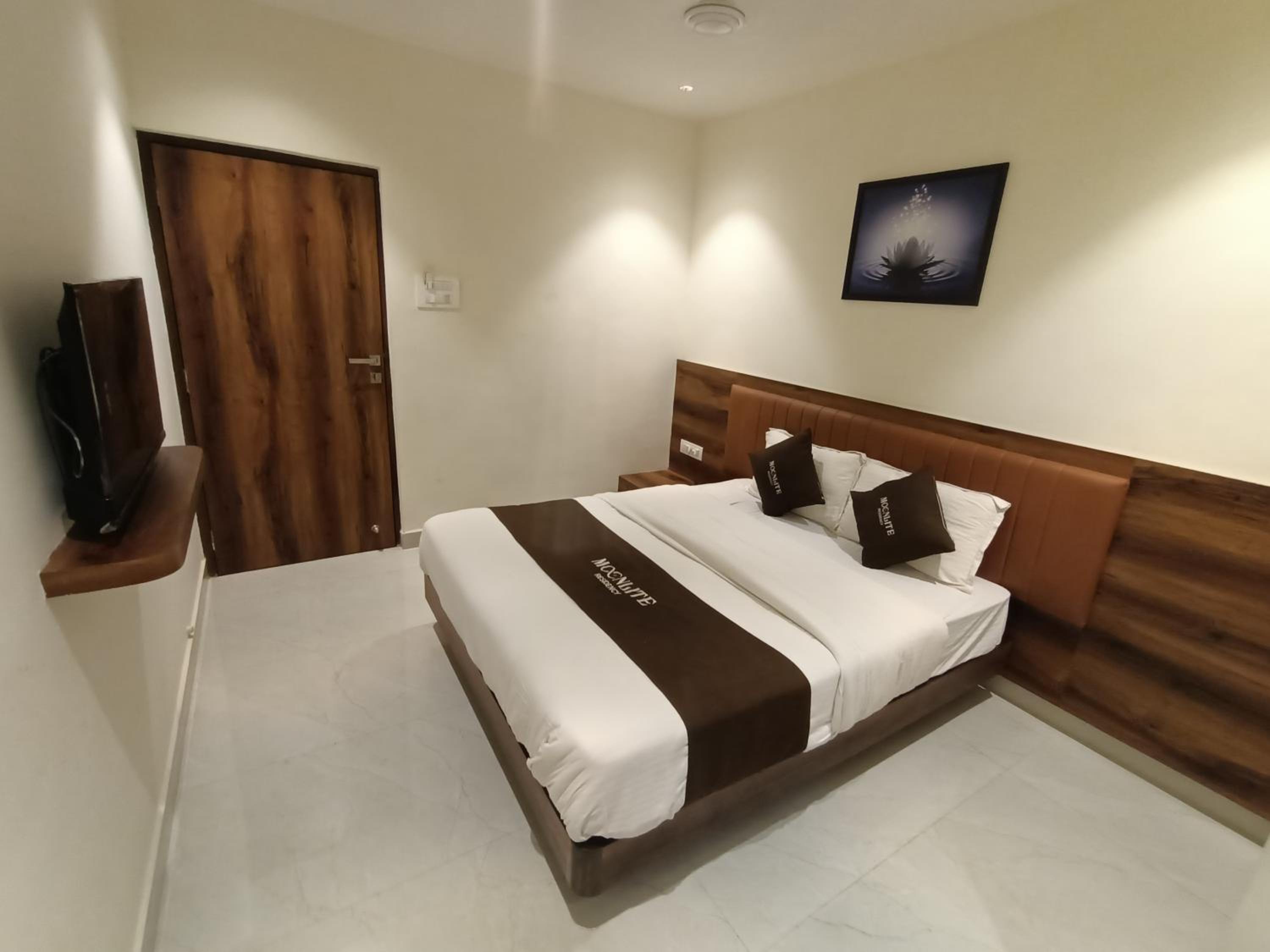 Deluxe Room - Photo 24