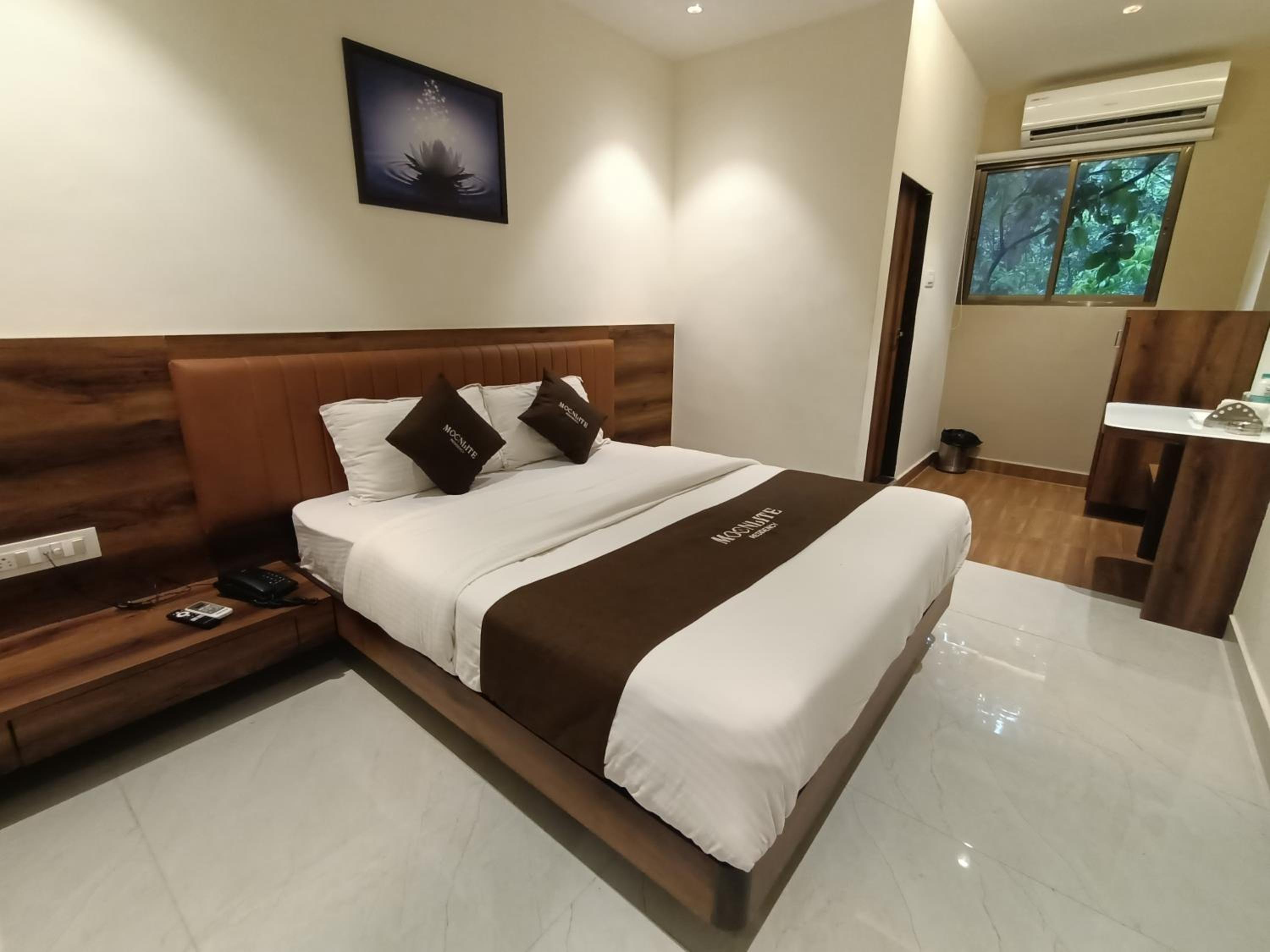 Deluxe Room - Photo 22