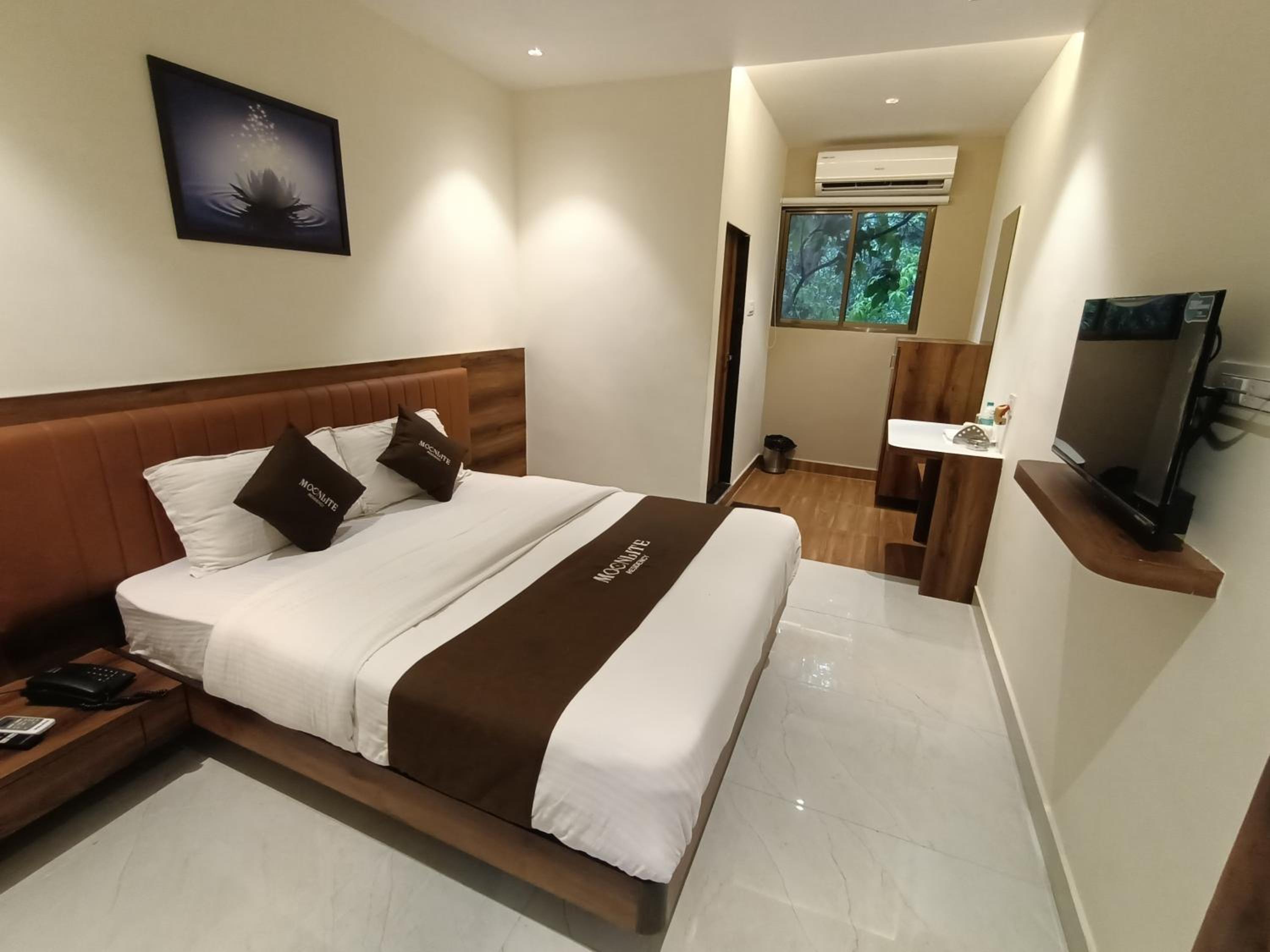 Deluxe Room - Photo 20