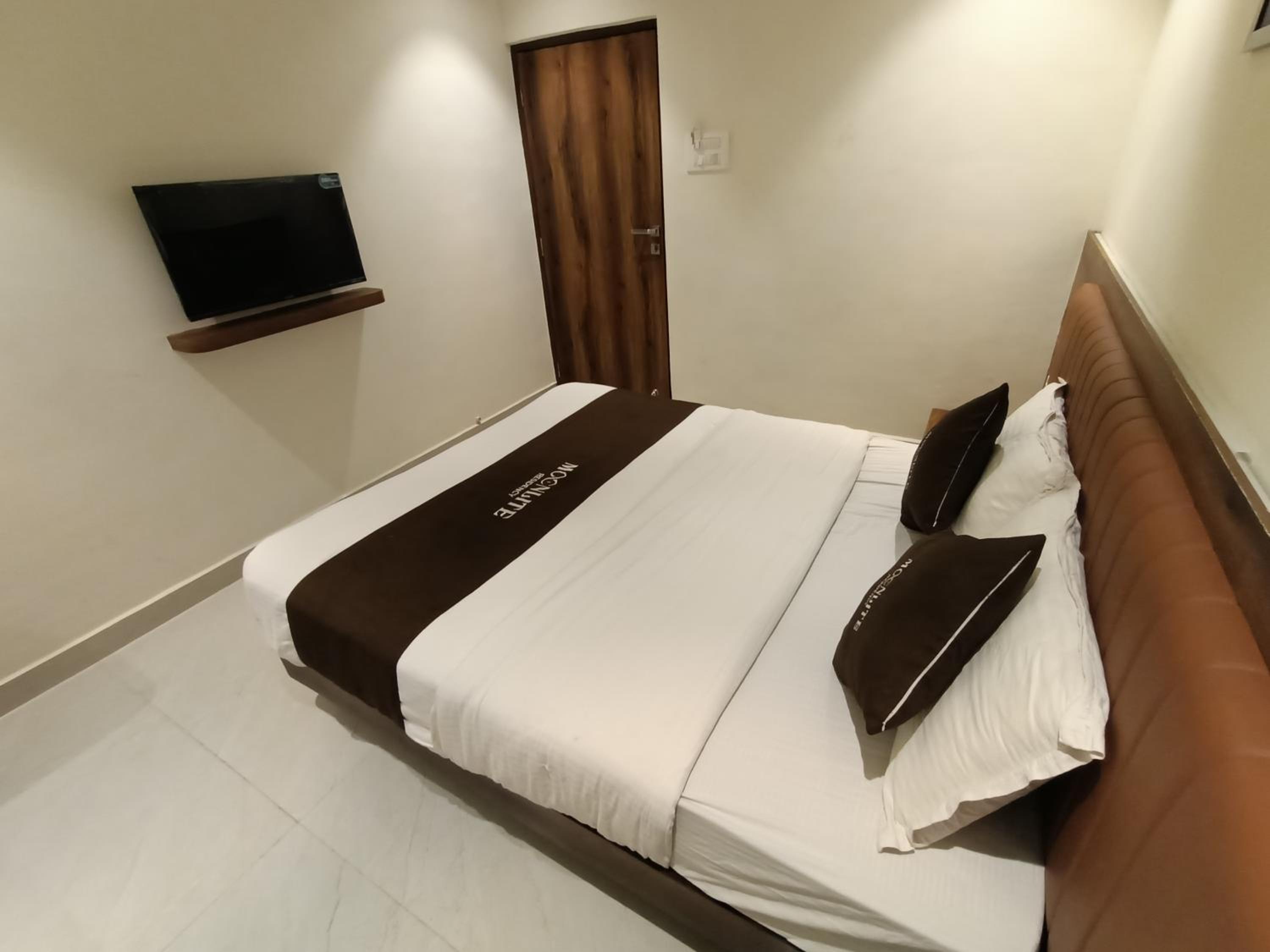 Deluxe Room - Photo 1
