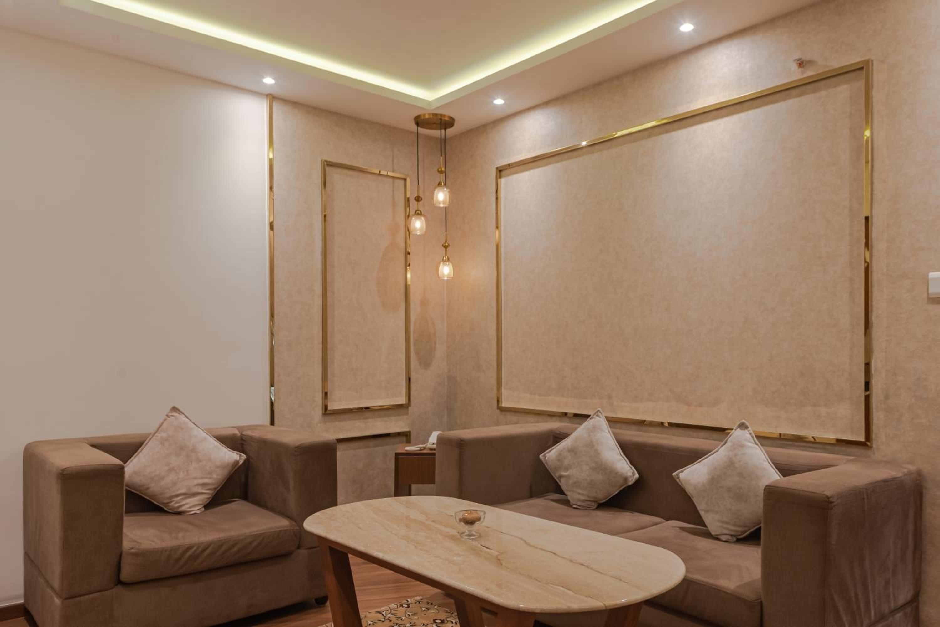 Executive Suite - Photo 3