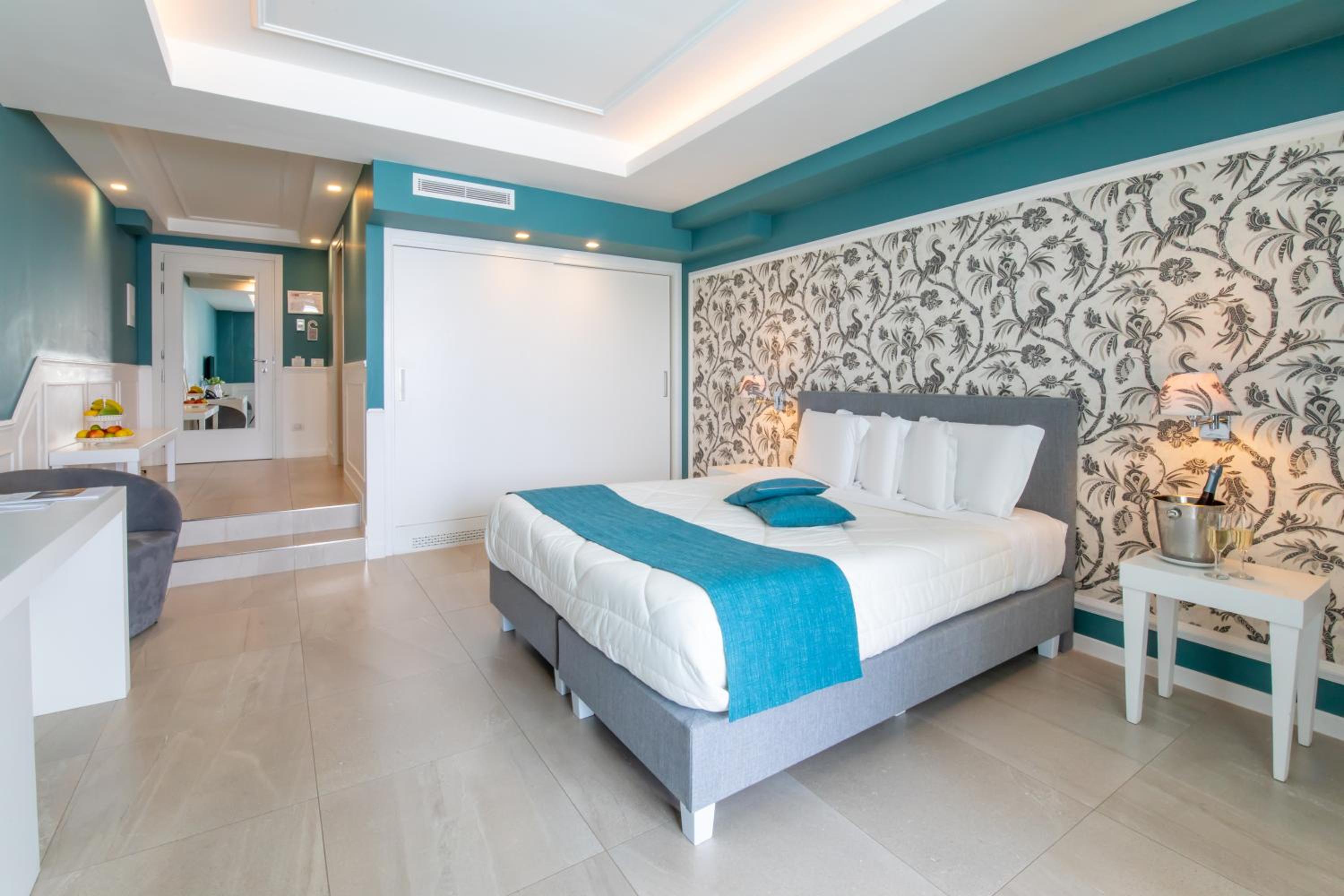 Suite with Pool View