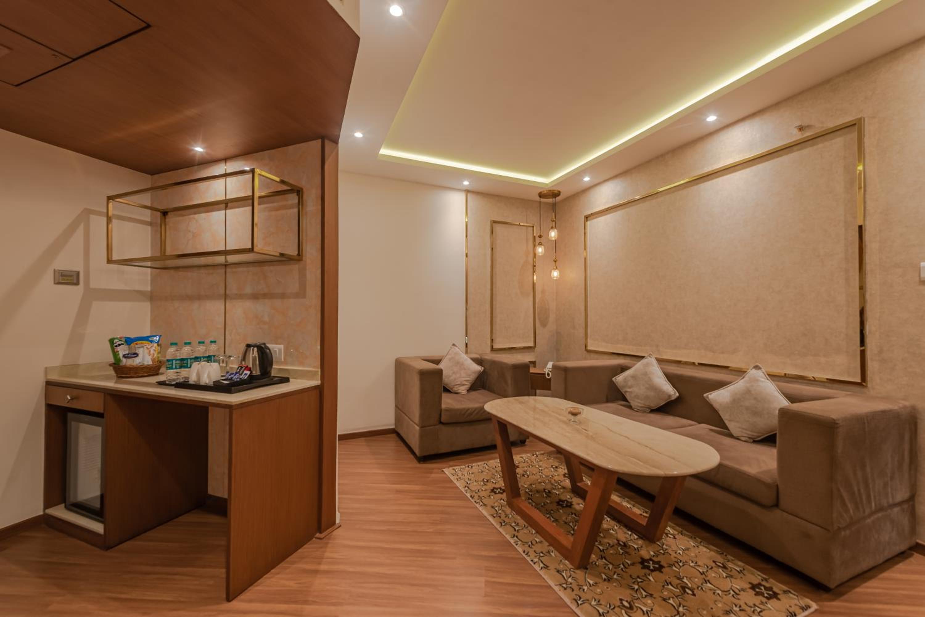 Executive Suite - Photo 4