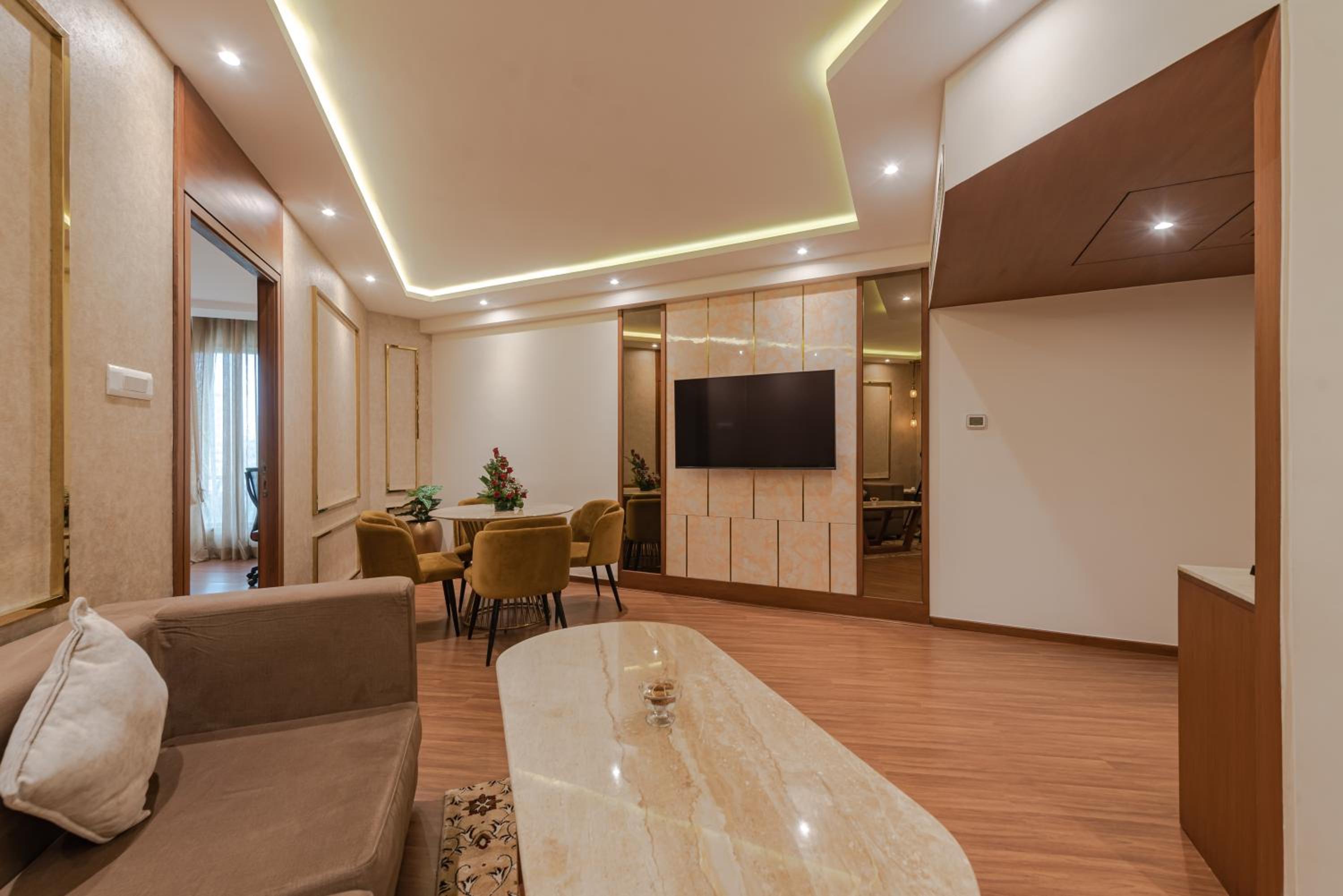 Executive Suite - Photo 6