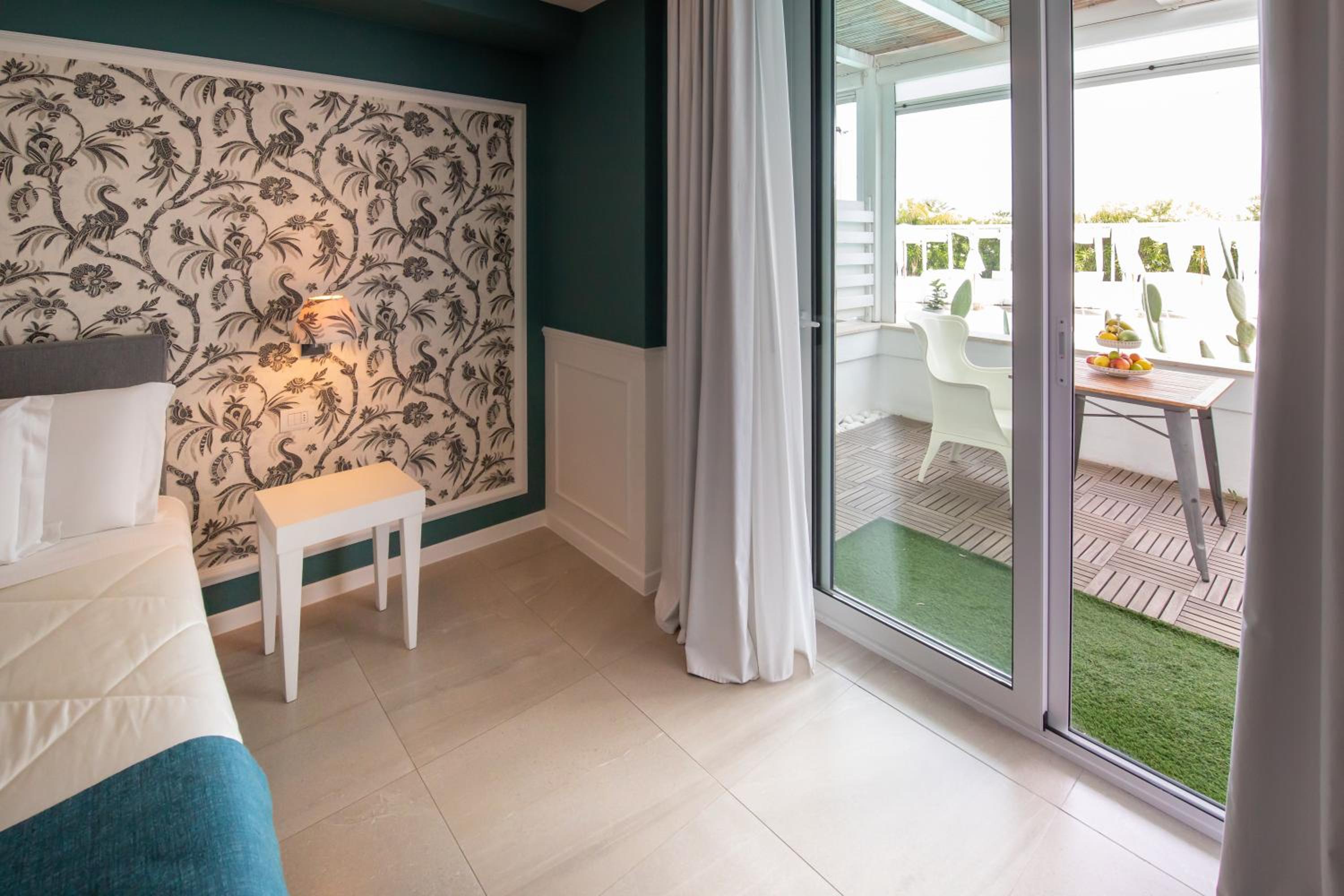 Suite with Pool View thumbnail 6