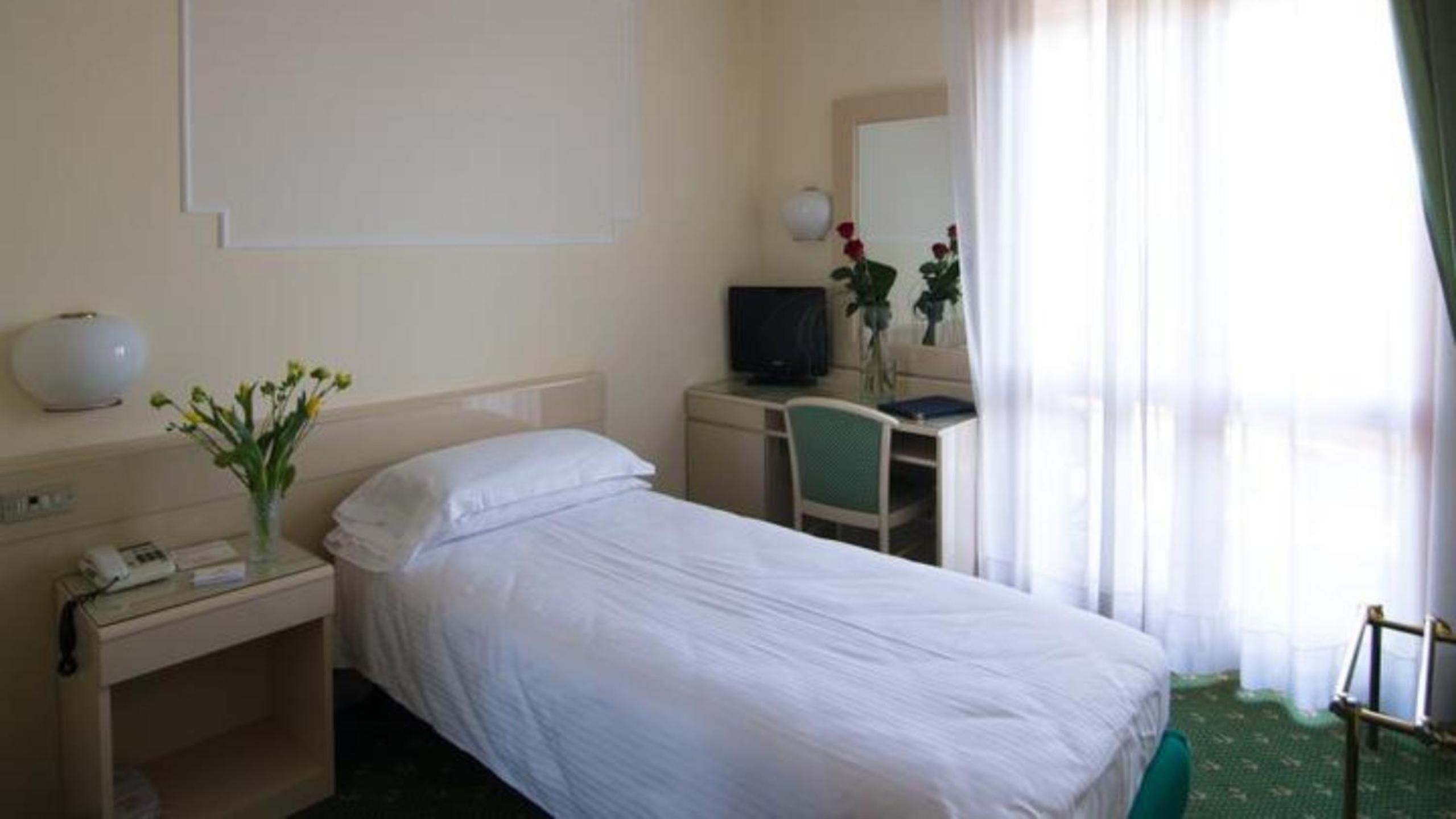 Single Room photo 2