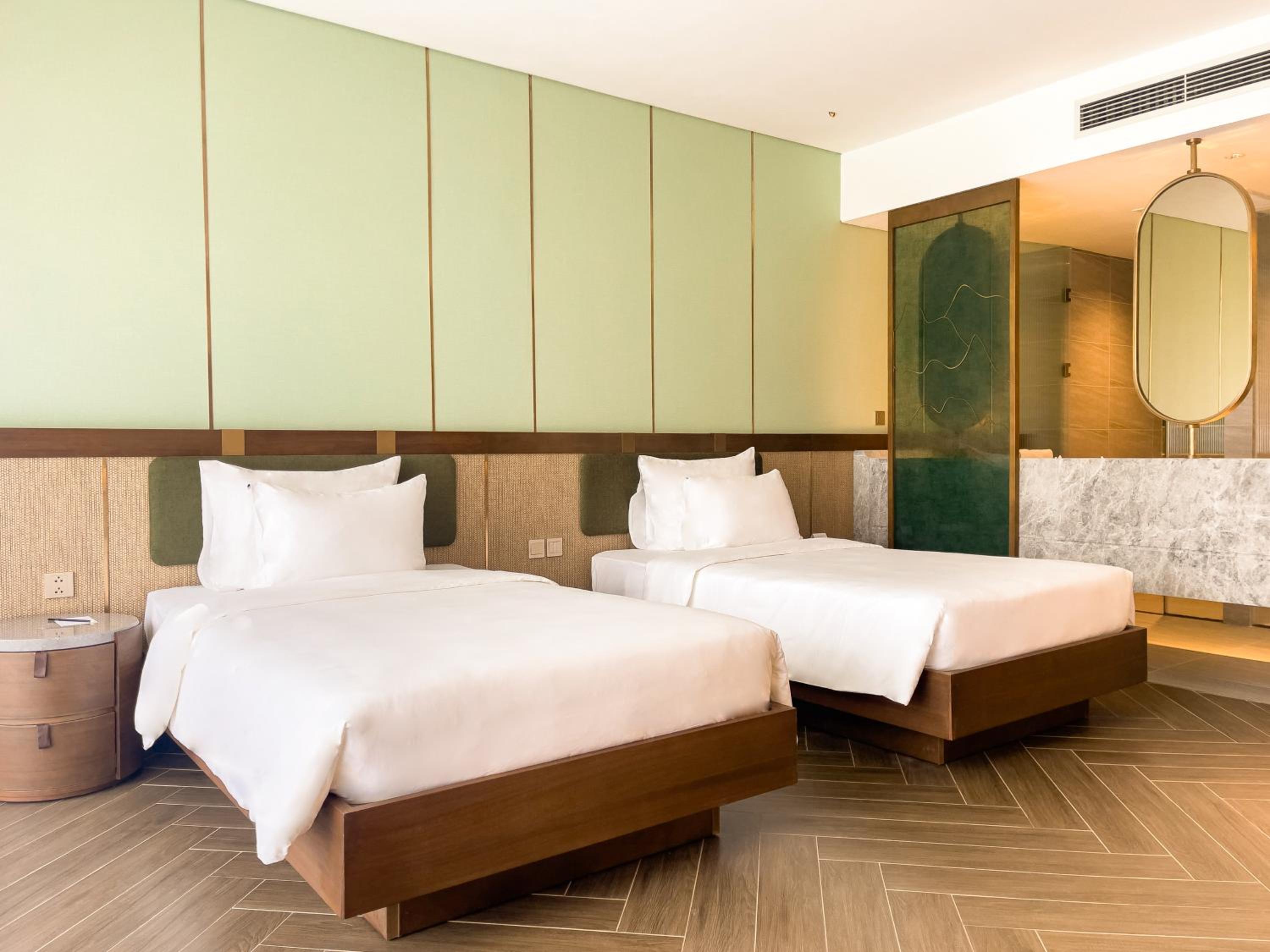 Suite with Mountain View - Photo 2