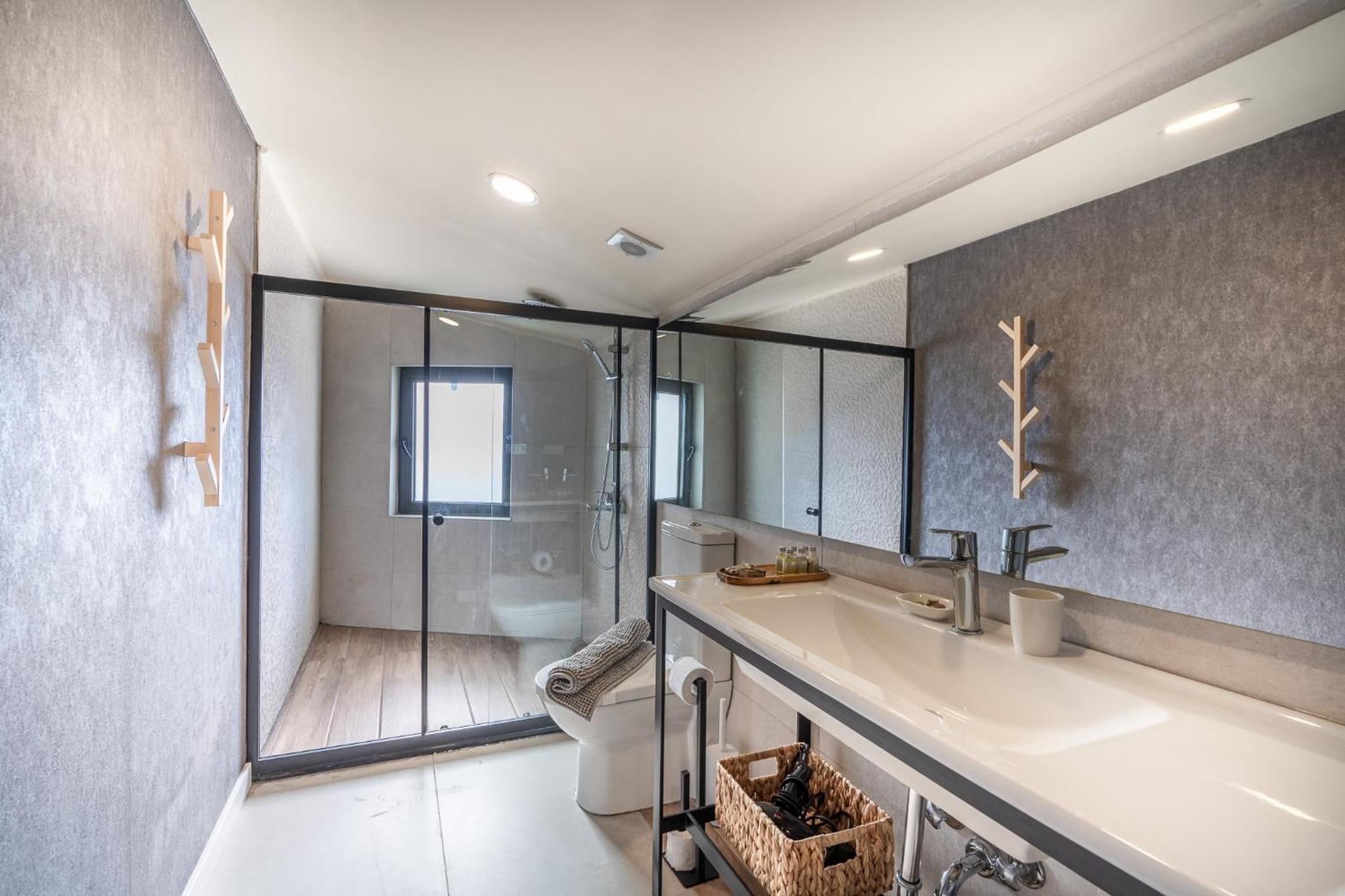 Two-Bedroom Suite - Photo 2