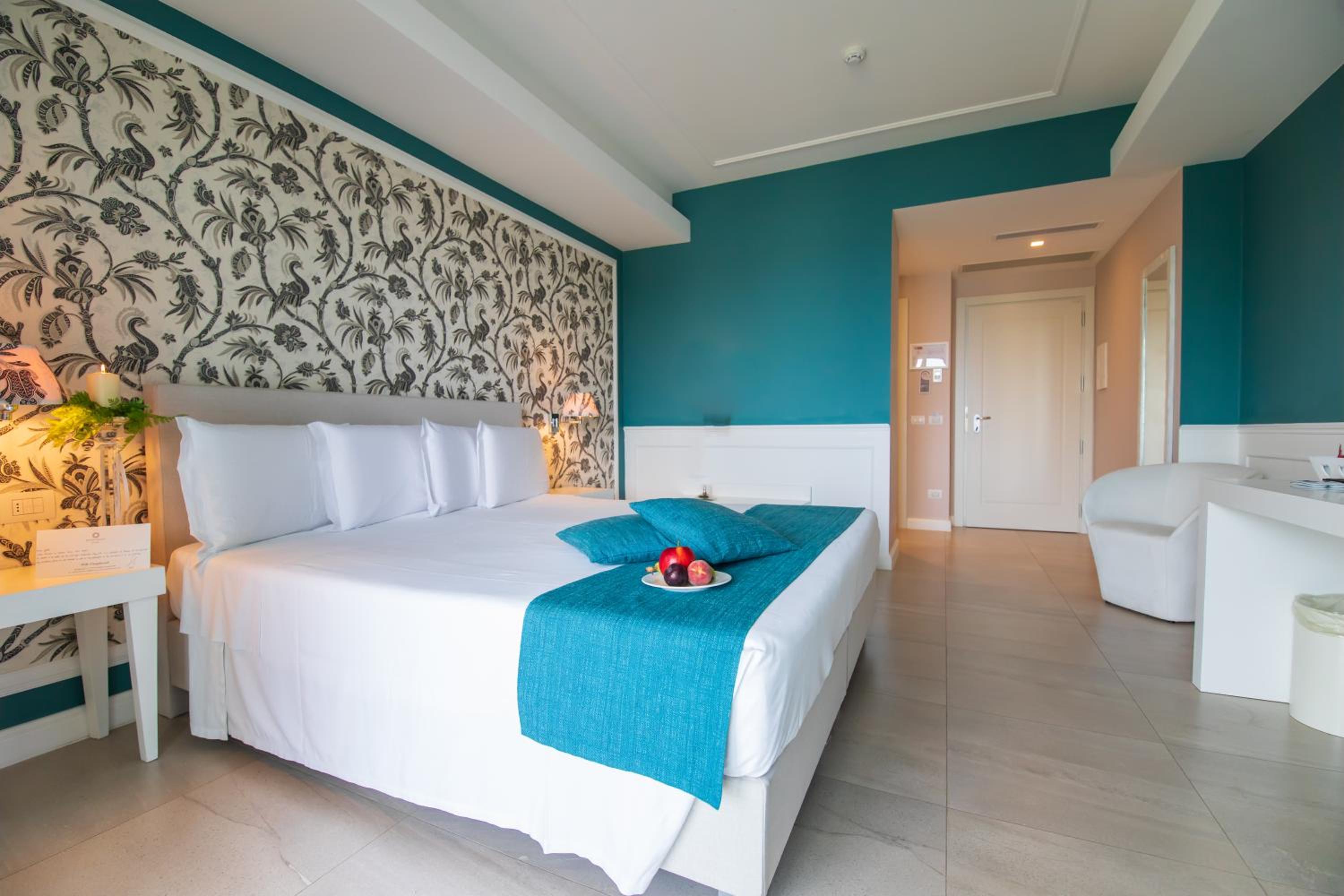 Deluxe Suite with Sea View