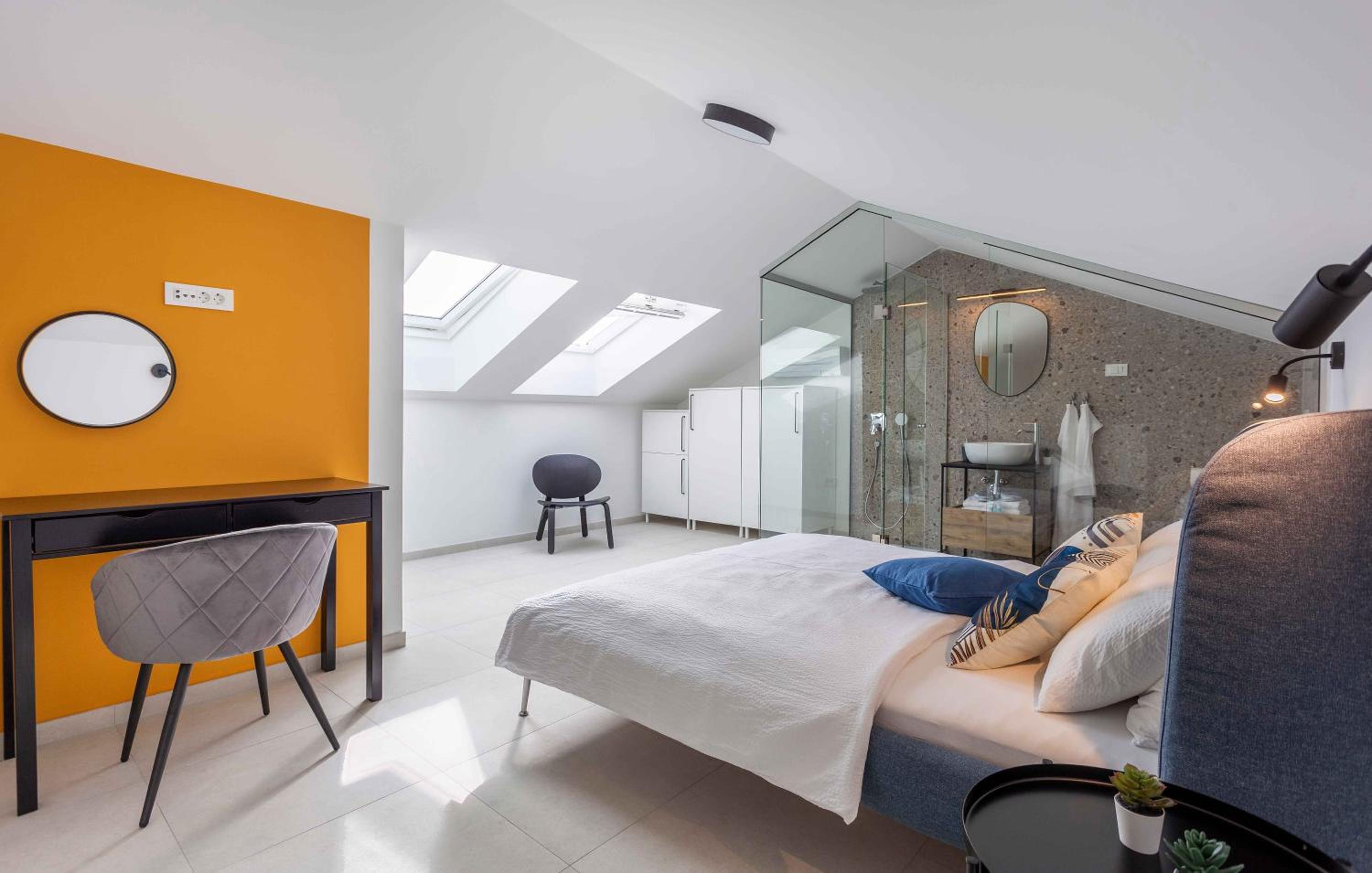 Four-Bedroom Deluxe Apartment